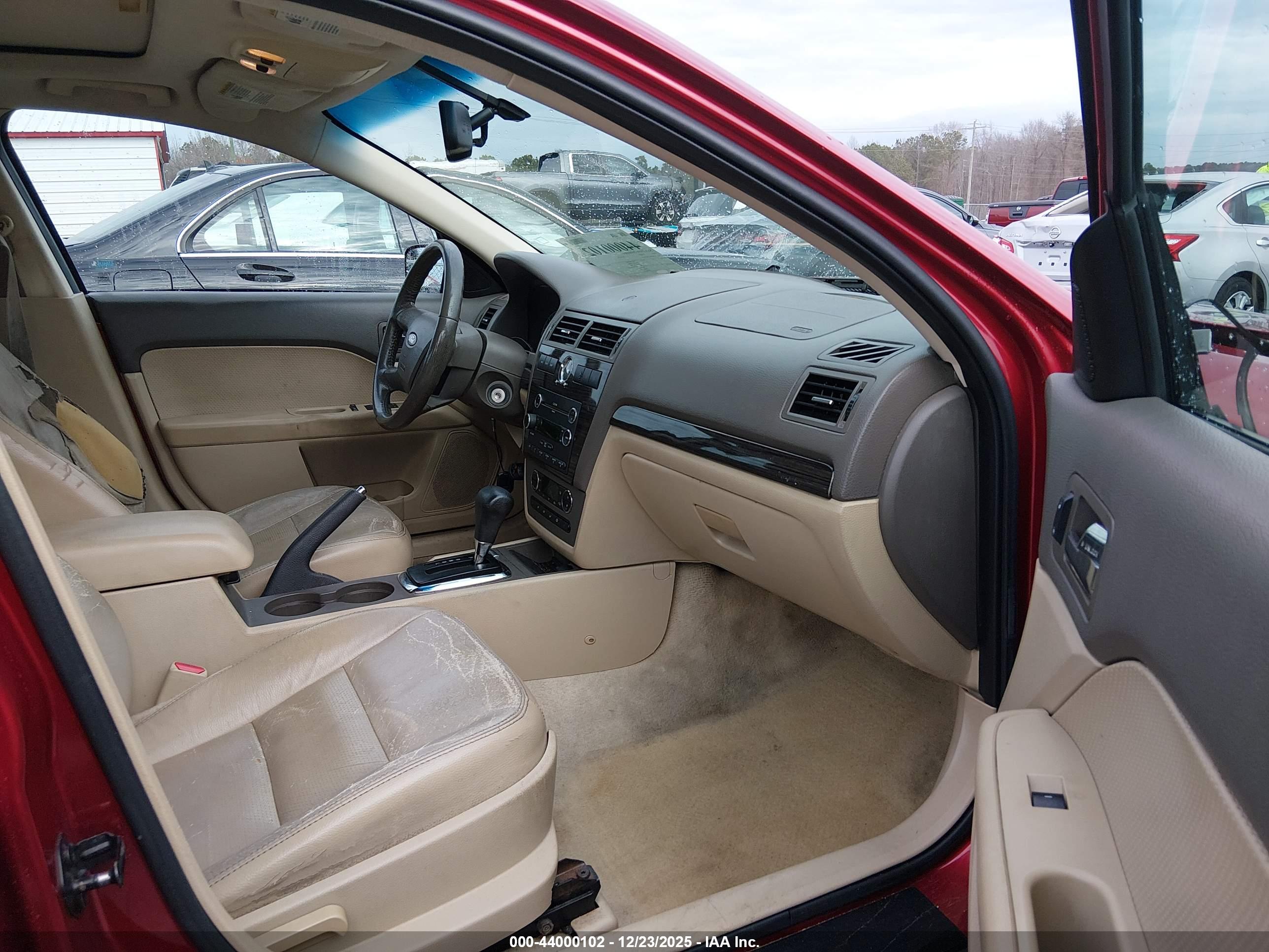 FORD FUSION image 5