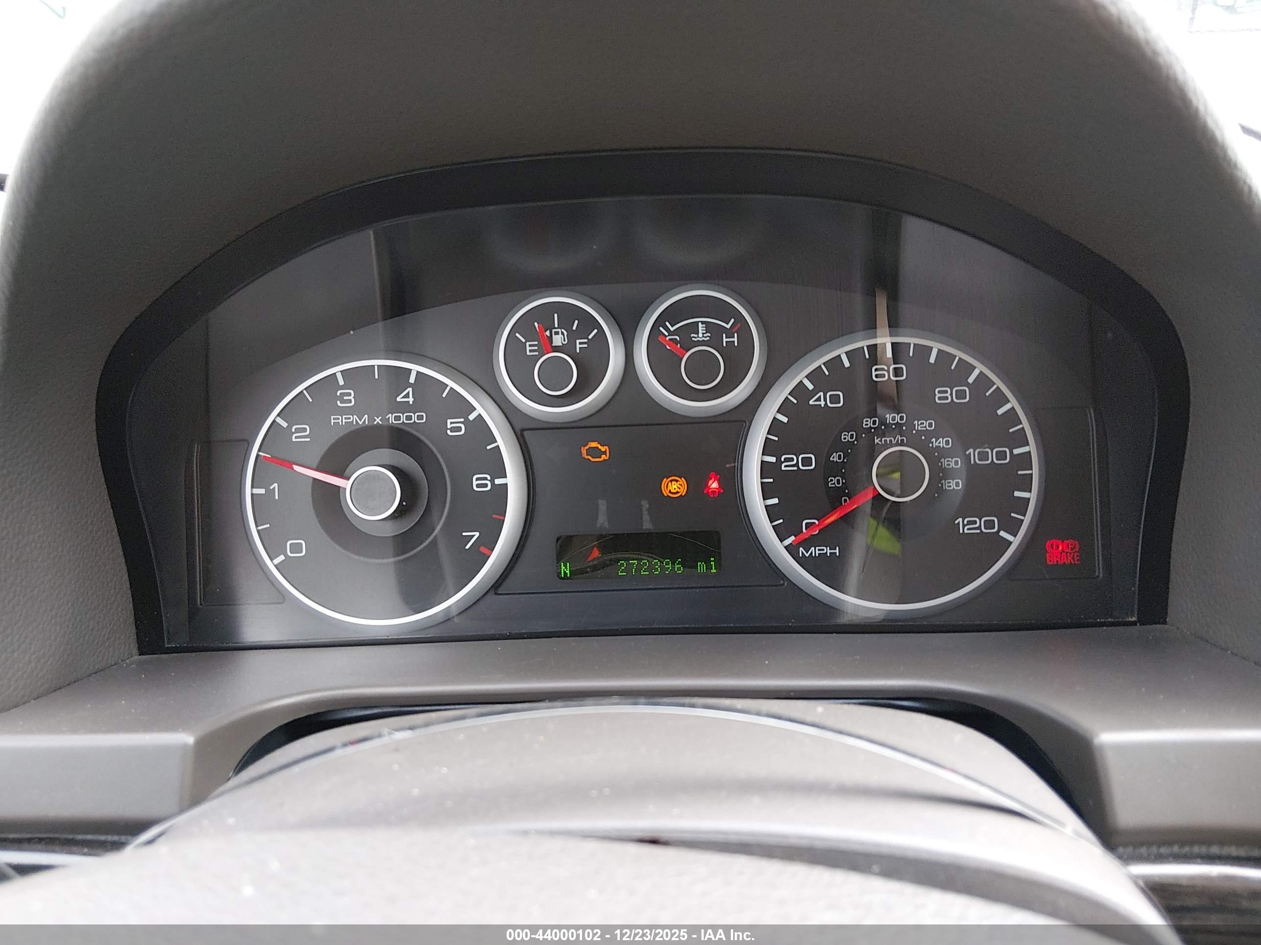 FORD FUSION image 7