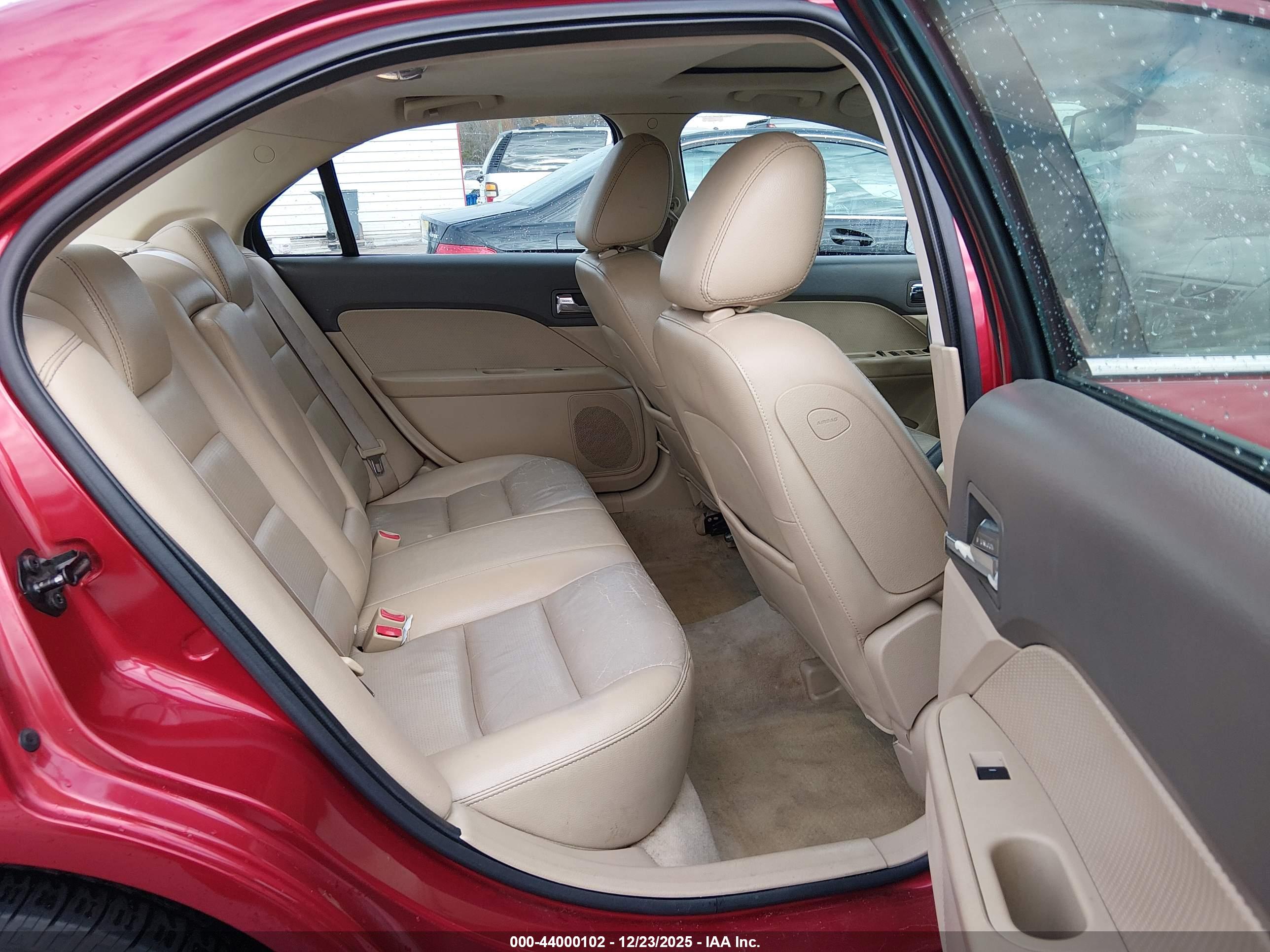 FORD FUSION image 8
