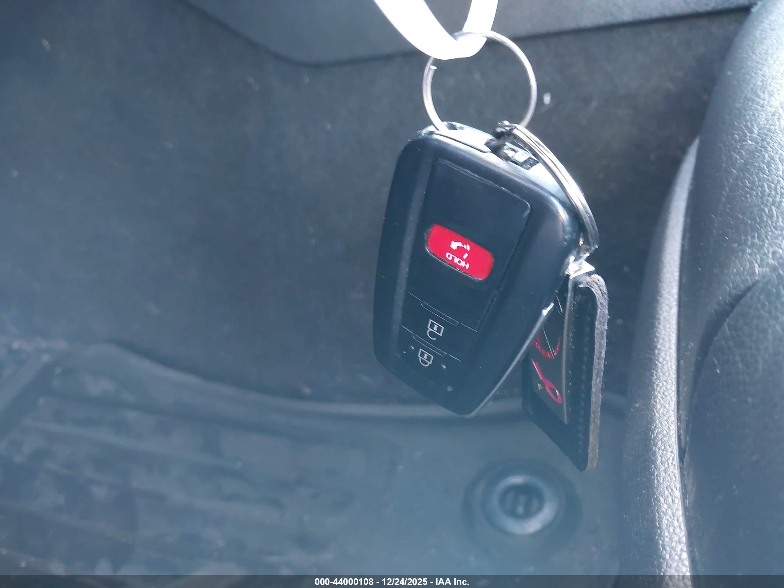 TOYOTA CAMRY image 11