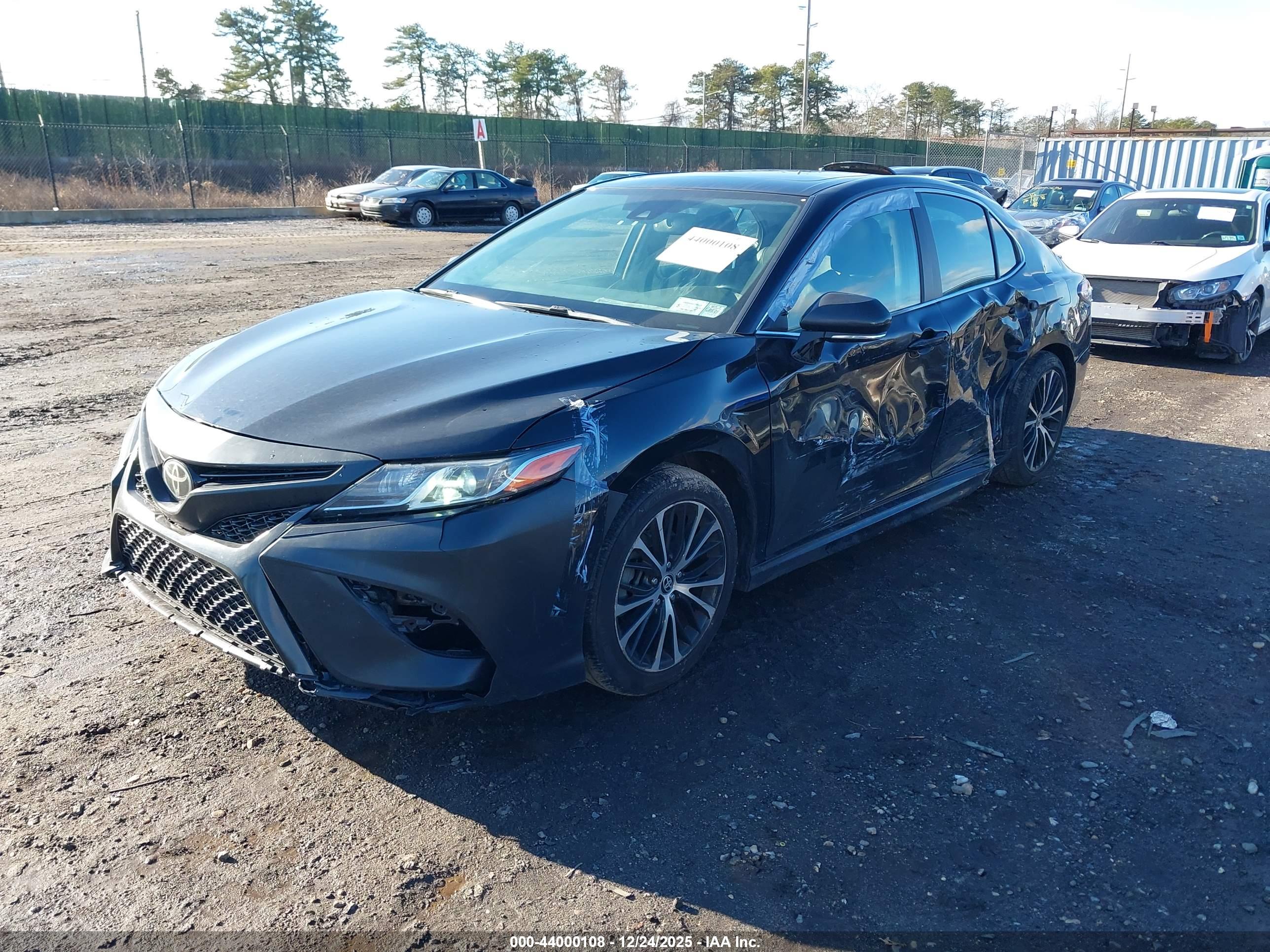 TOYOTA CAMRY image 2