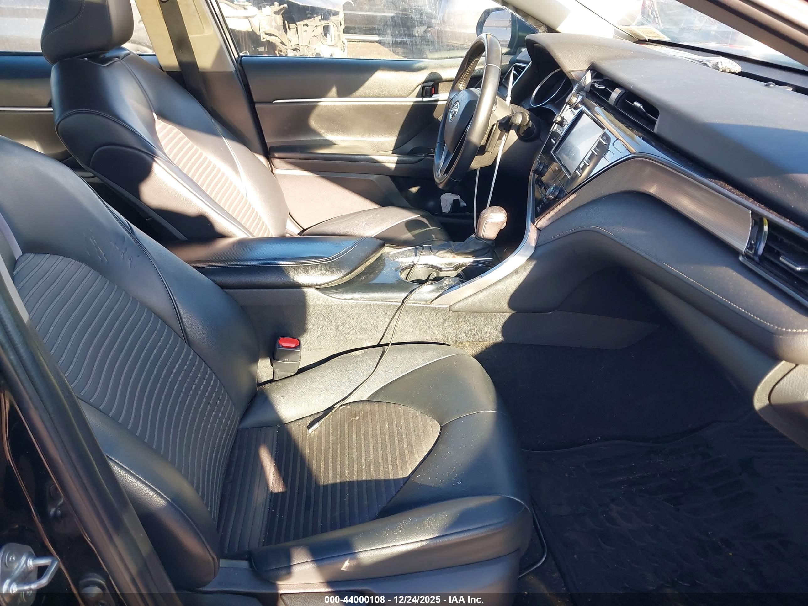 TOYOTA CAMRY image 5