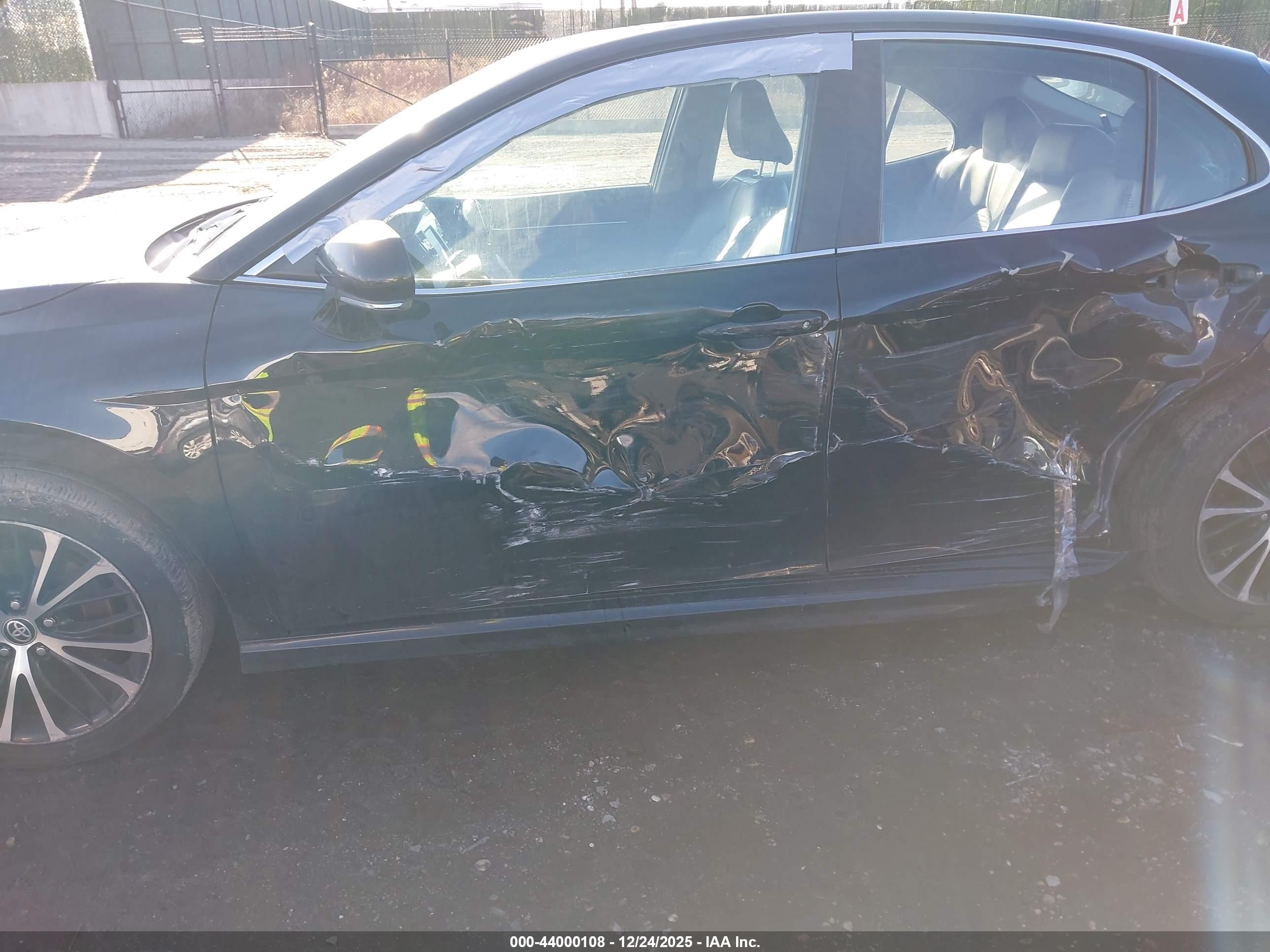 TOYOTA CAMRY image 6