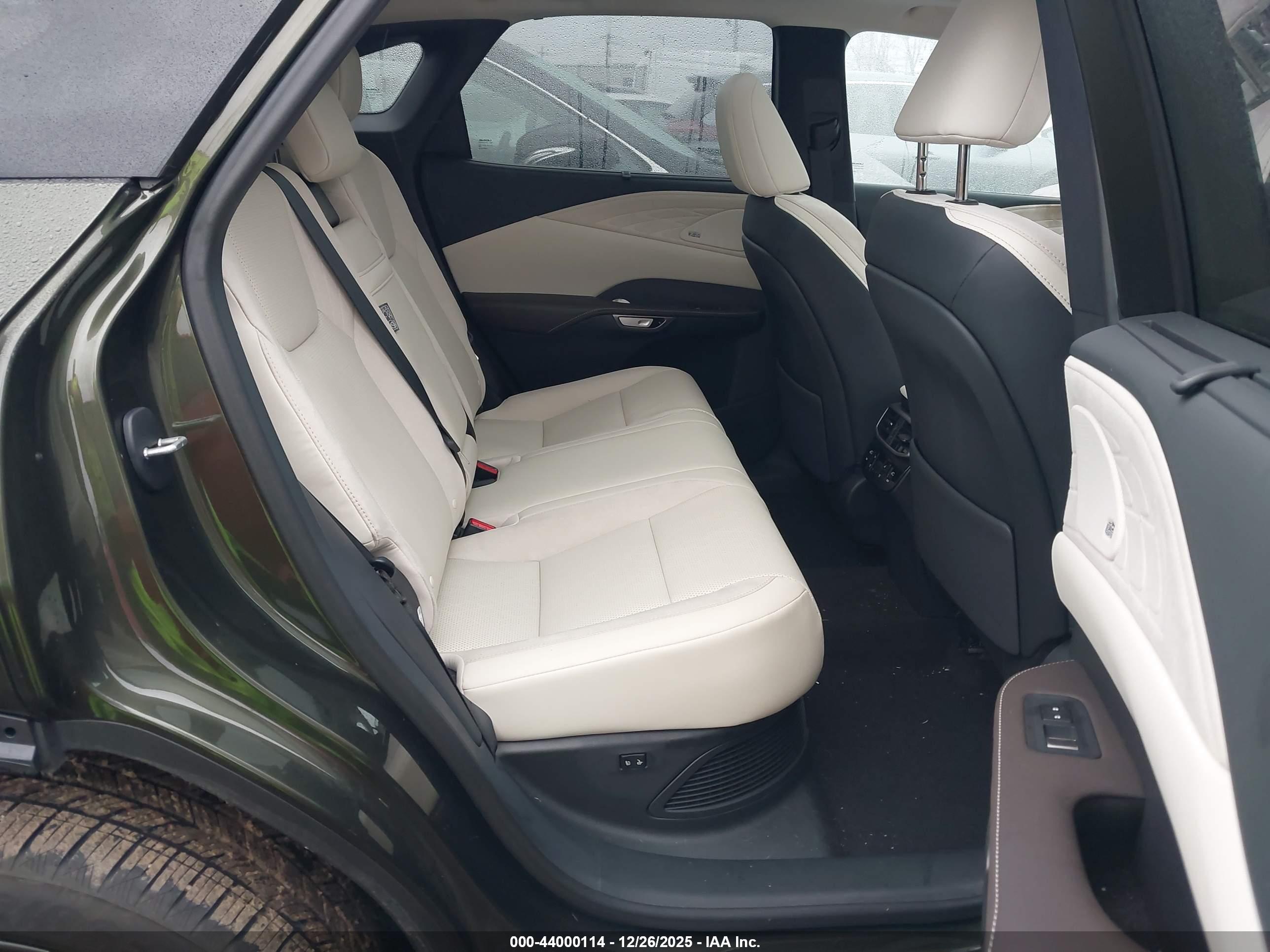 LEXUS RX image 8