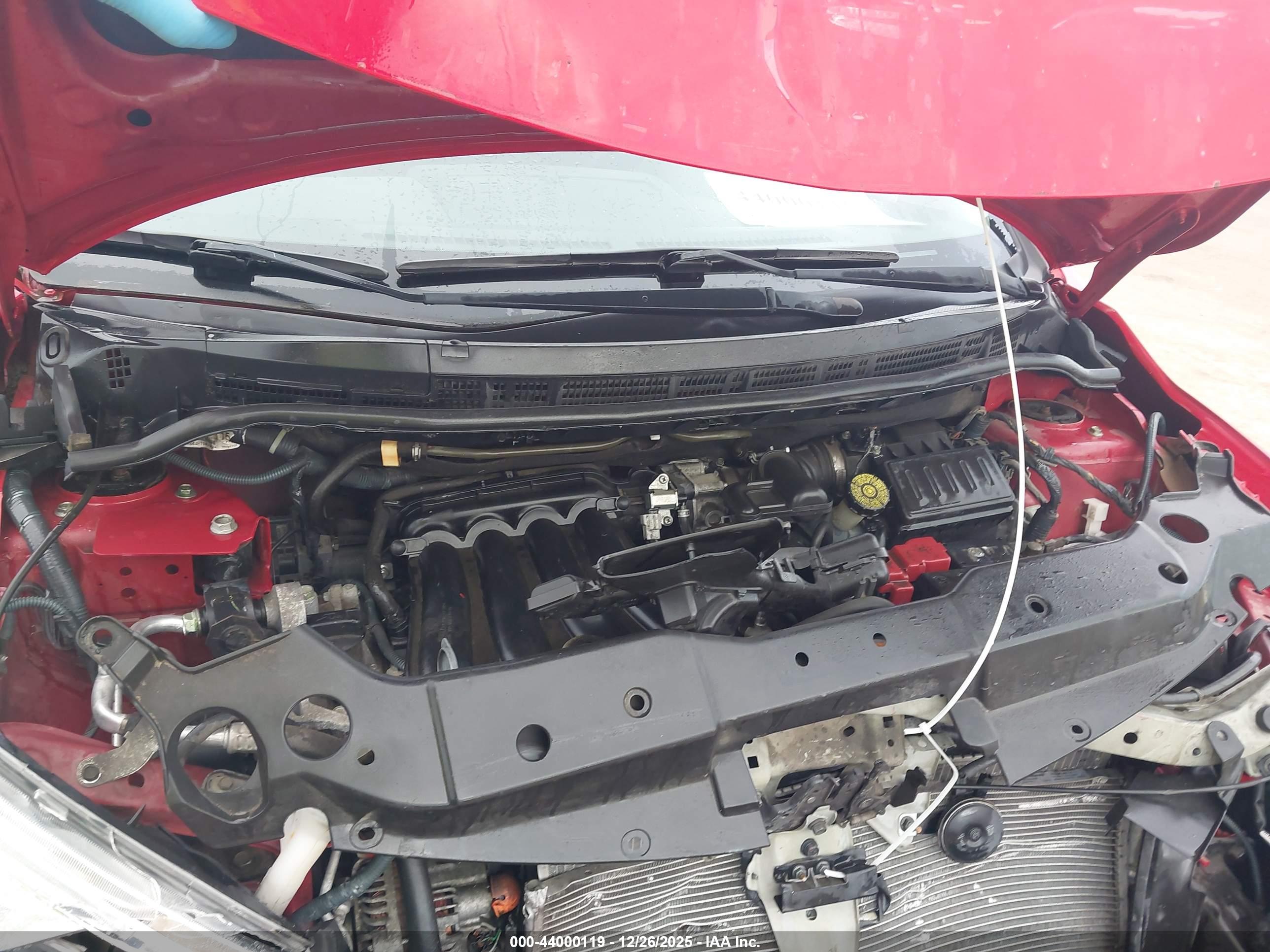 NISSAN VERSA image 10