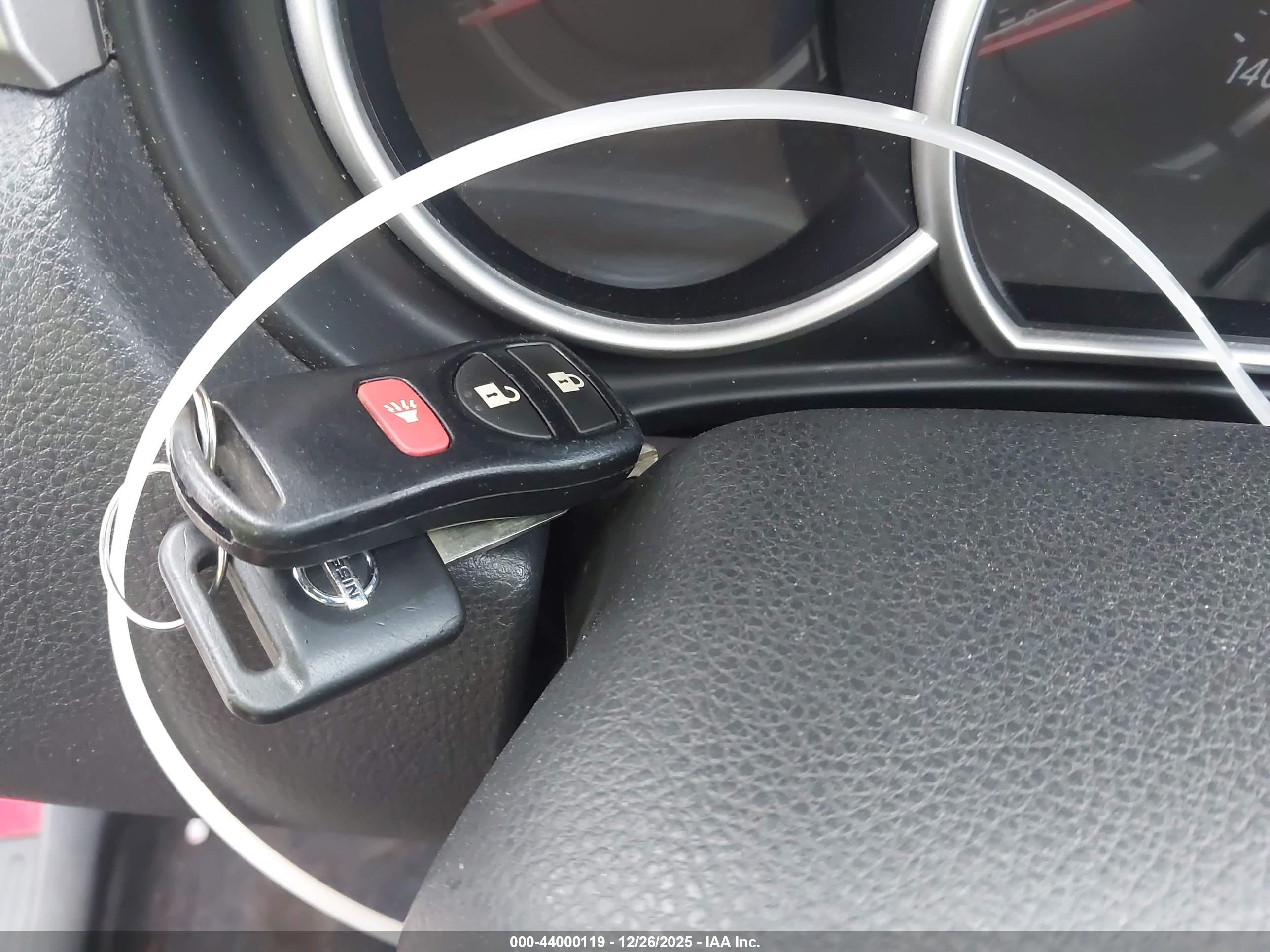 NISSAN VERSA image 11
