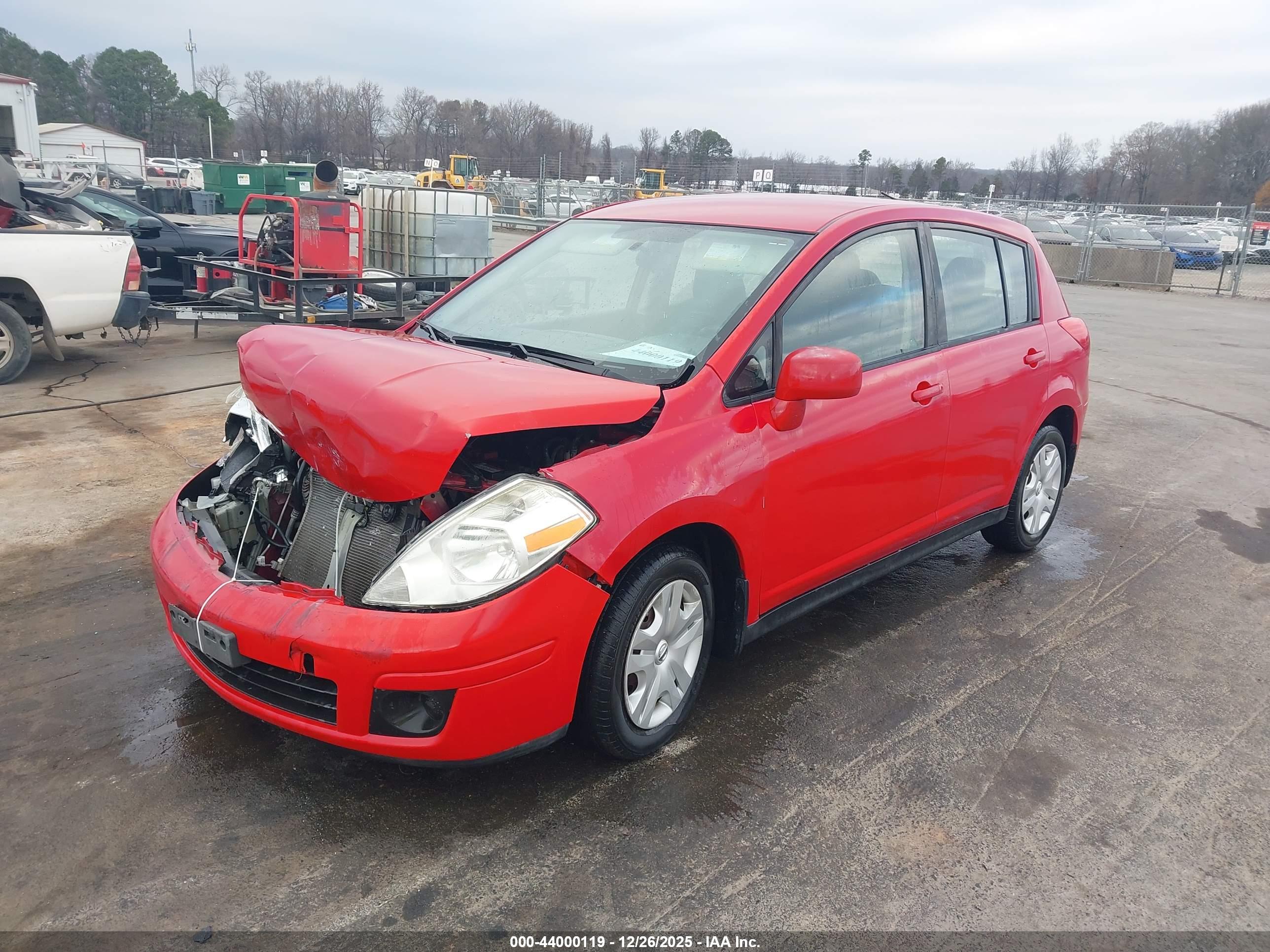 NISSAN VERSA image 2
