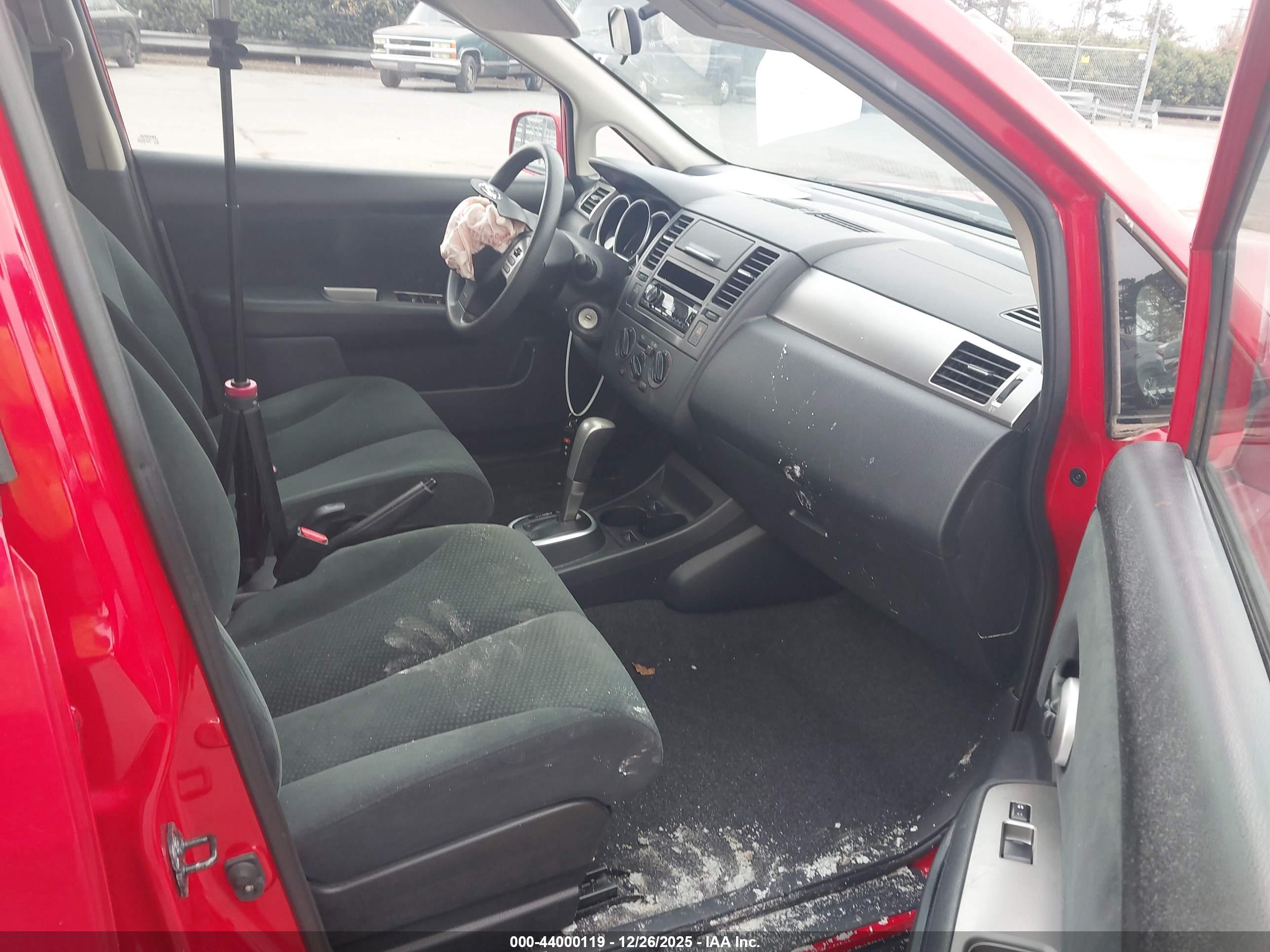NISSAN VERSA image 5