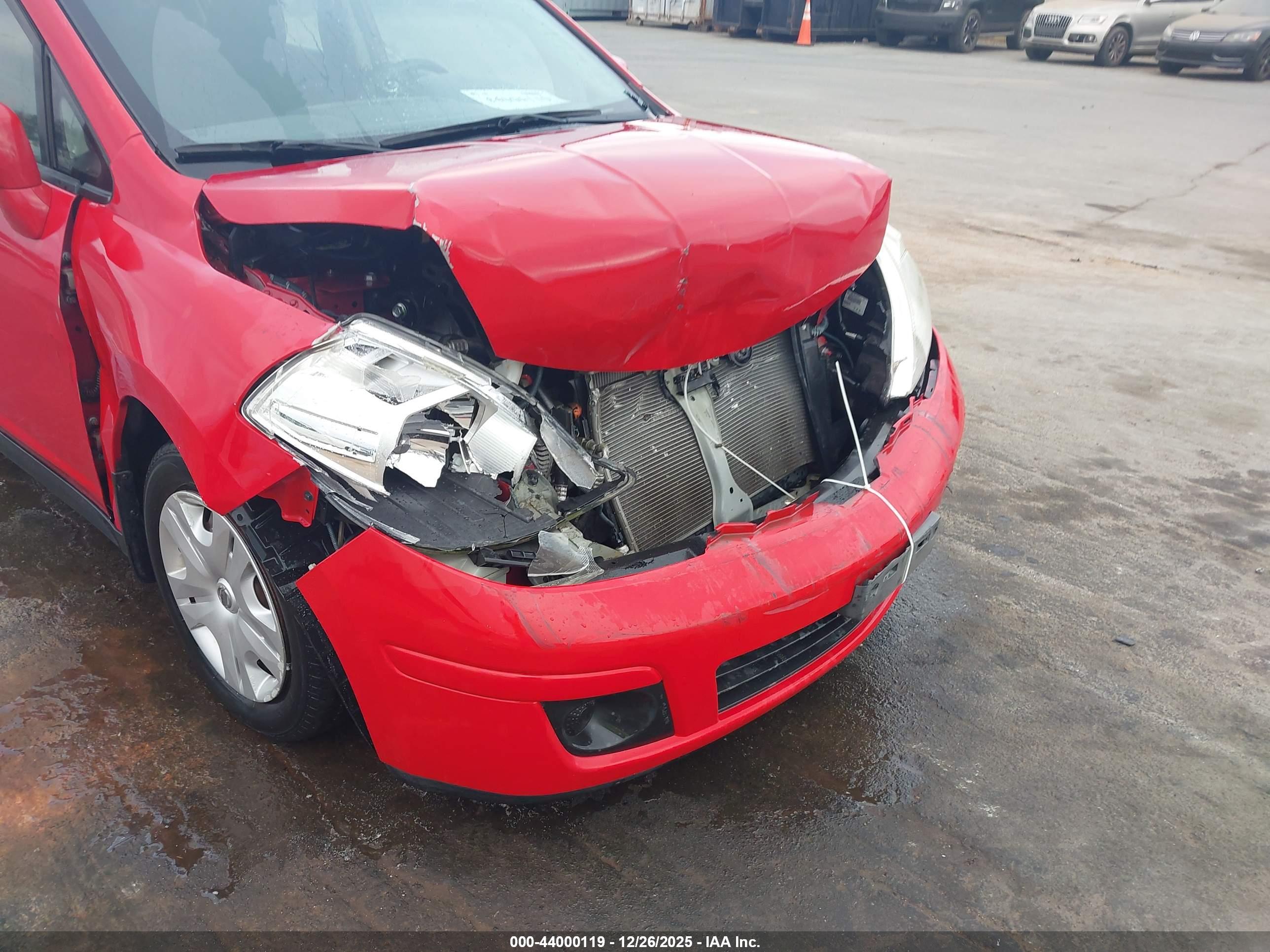 NISSAN VERSA image 6