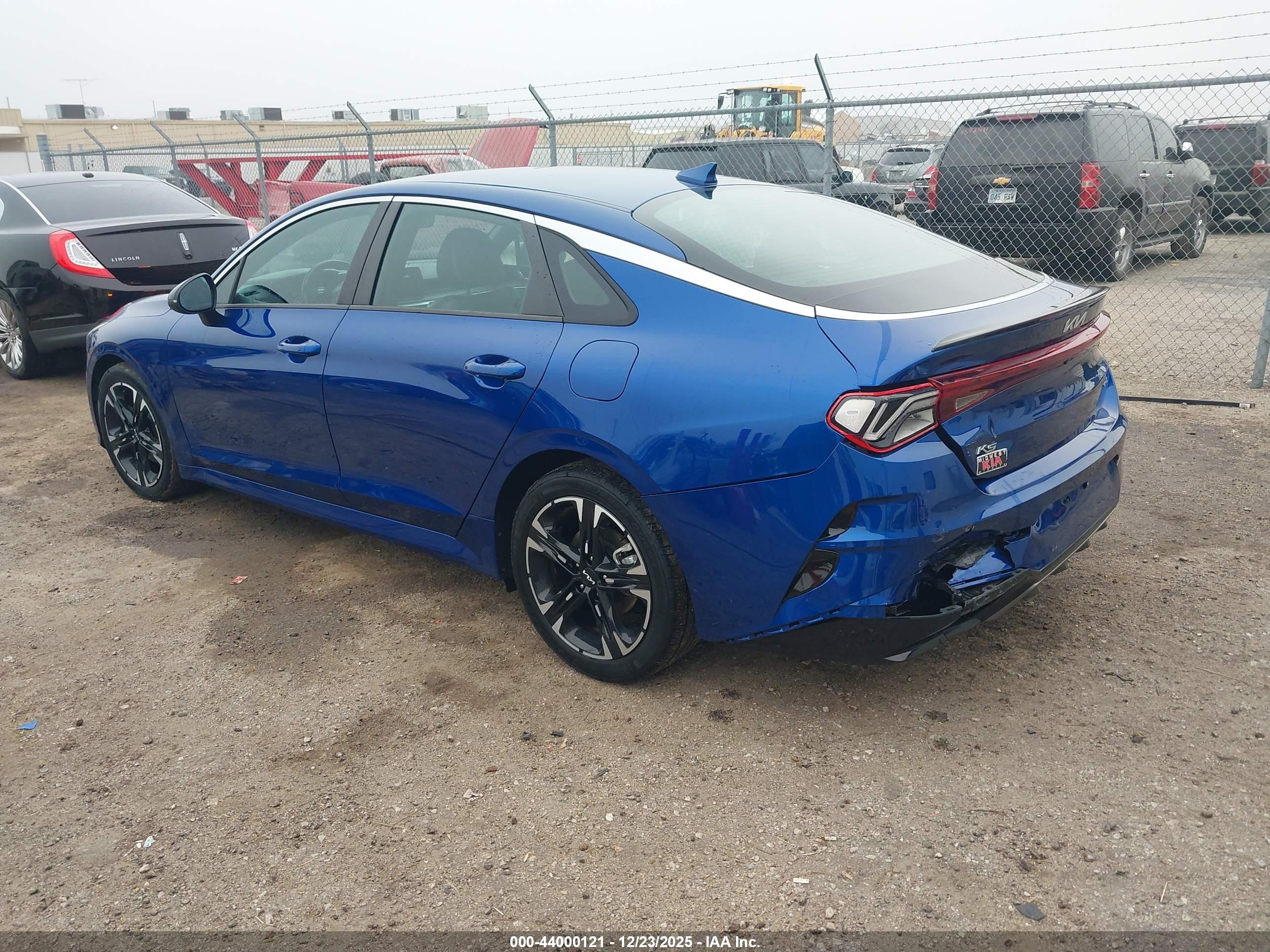 KIA K5 image 3