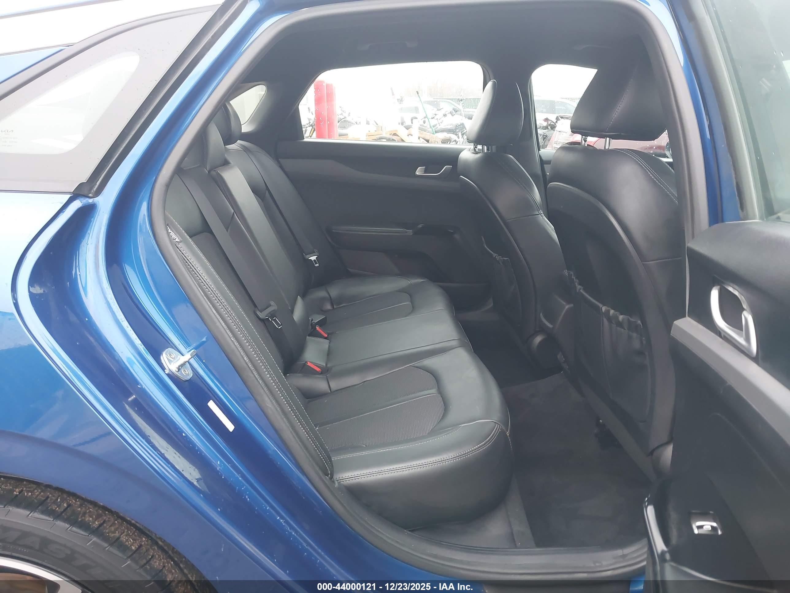 KIA K5 image 8