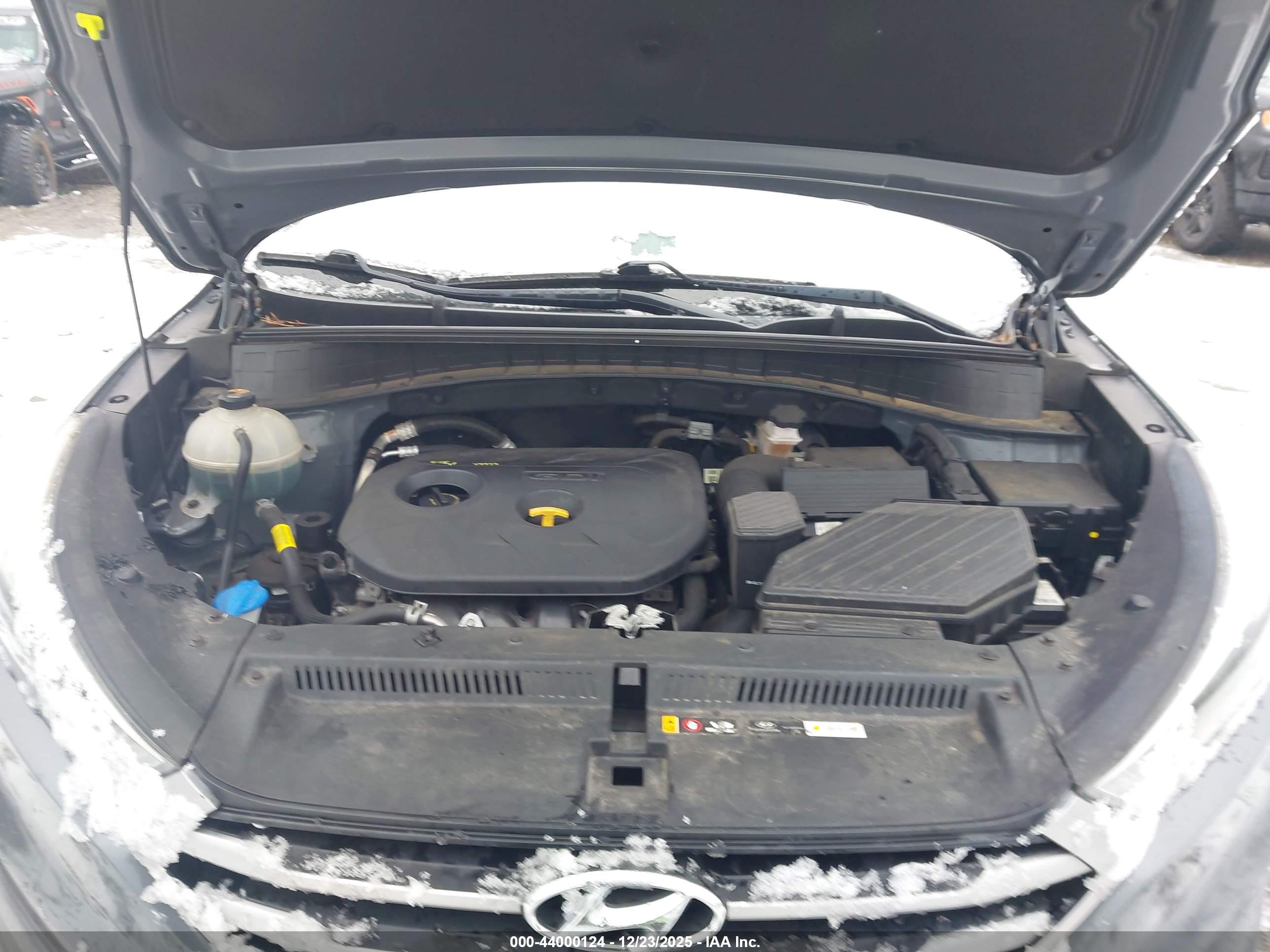 HYUNDAI TUCSON image 10