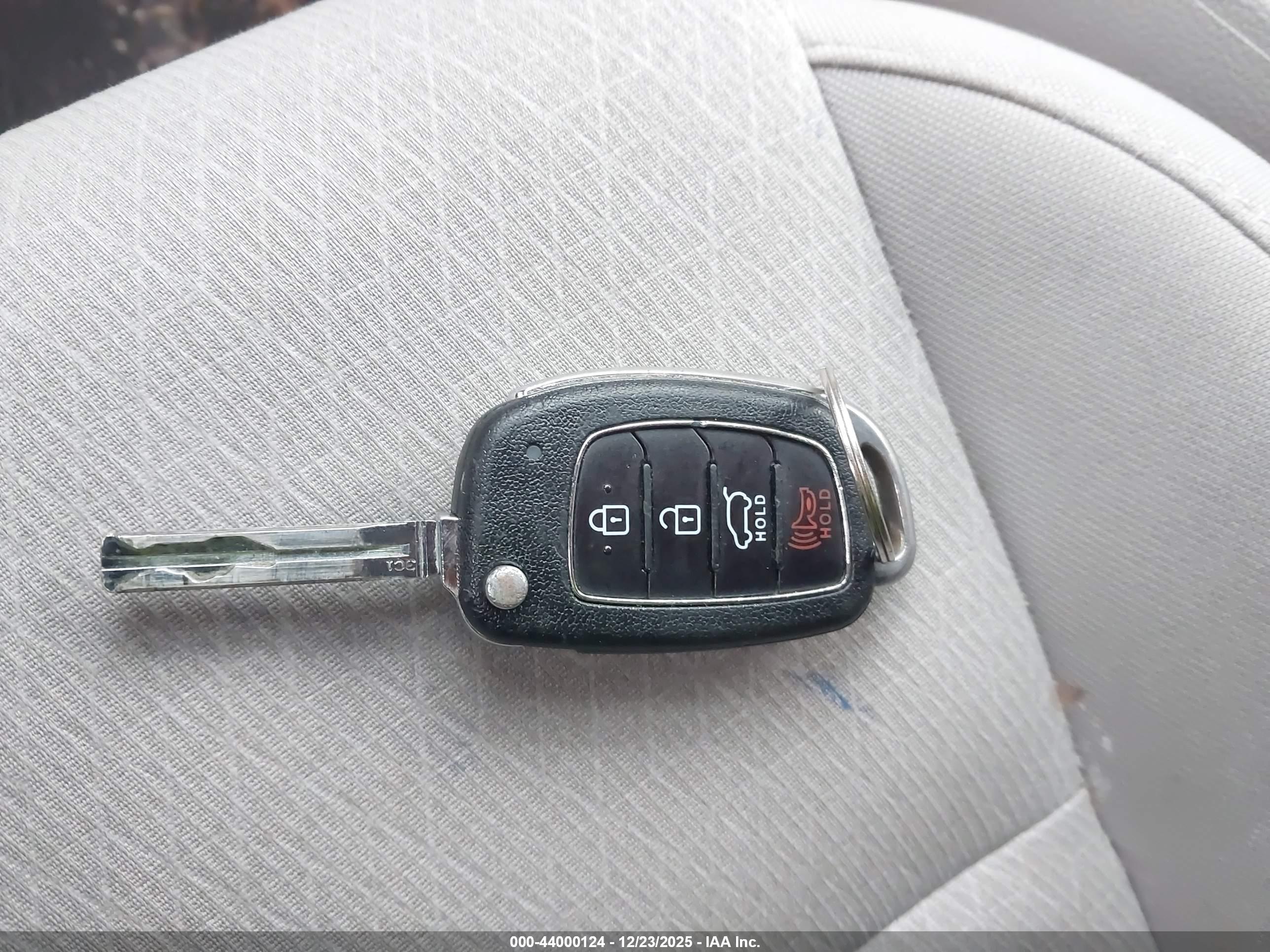 HYUNDAI TUCSON image 11