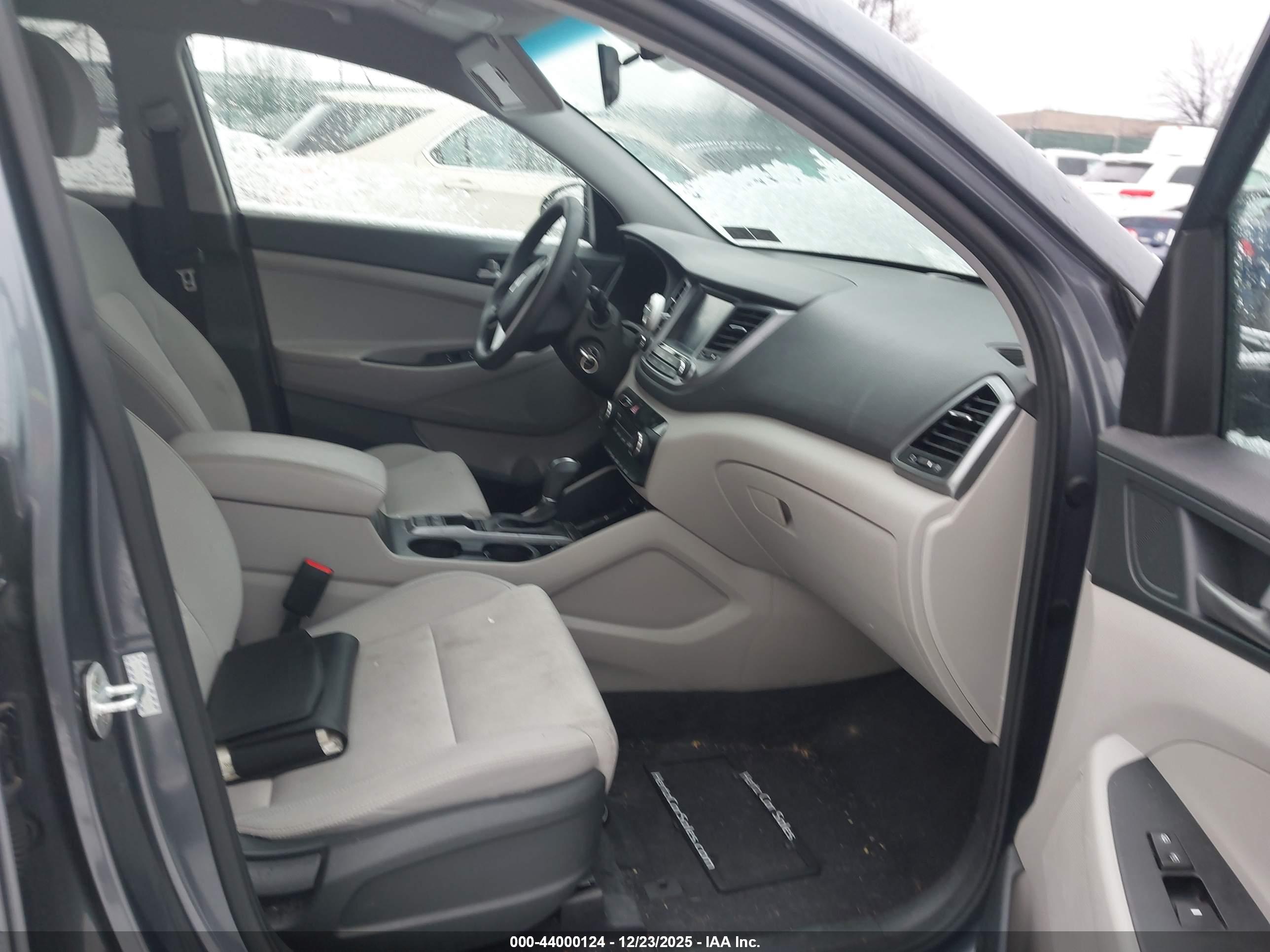HYUNDAI TUCSON image 5