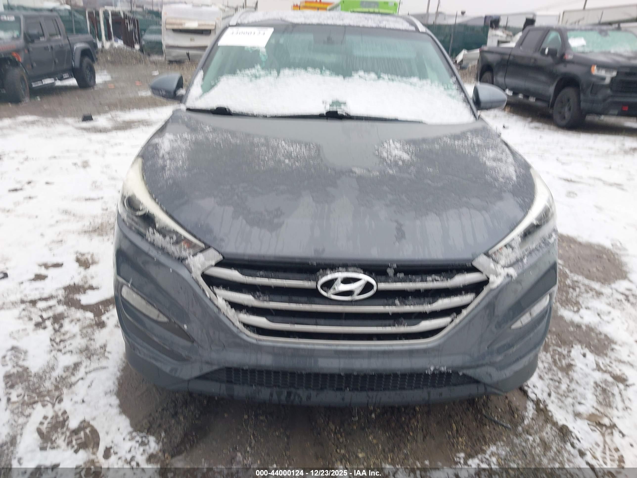 HYUNDAI TUCSON image 6