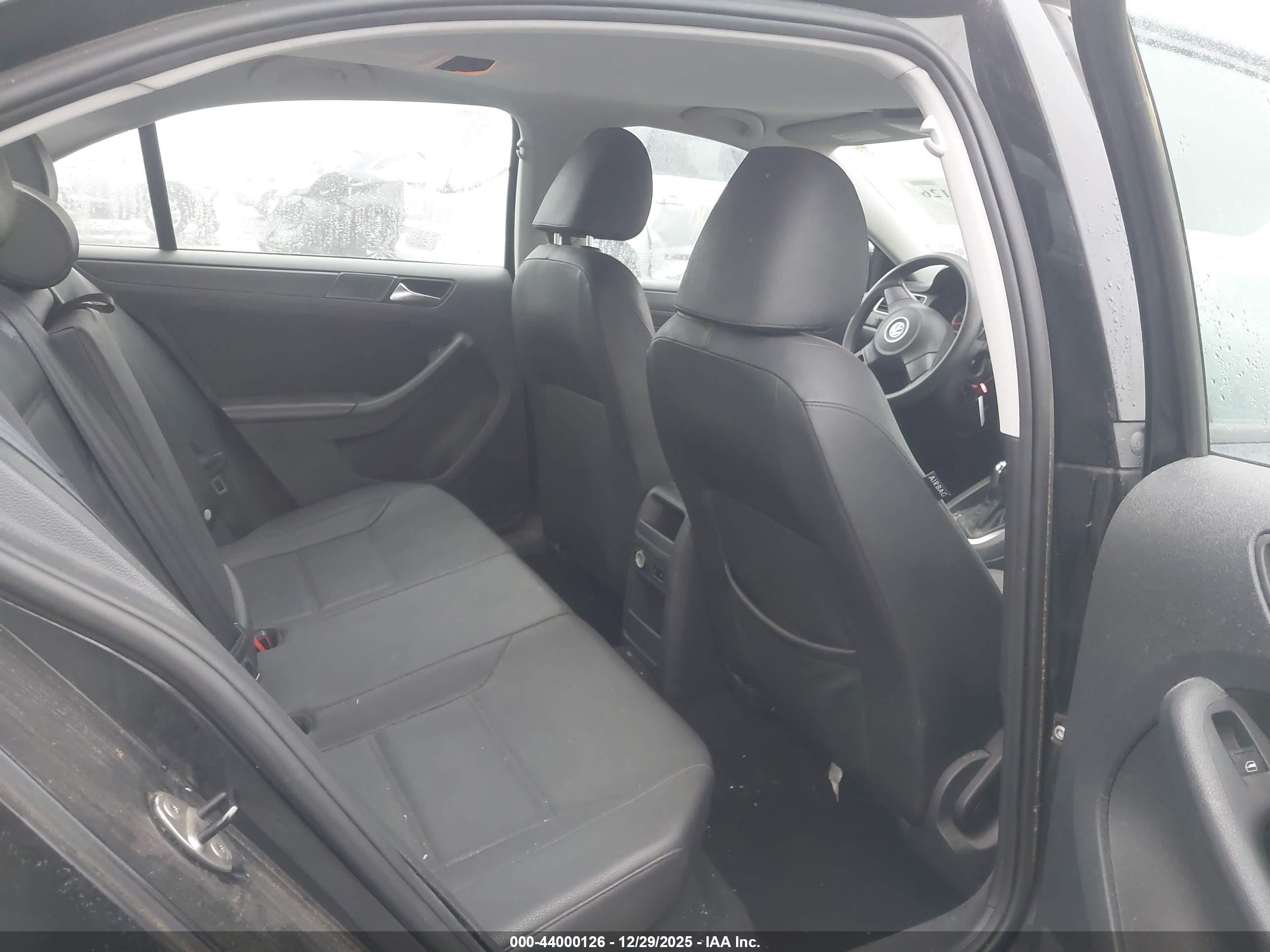 VOLKSWAGEN JETTA image 8
