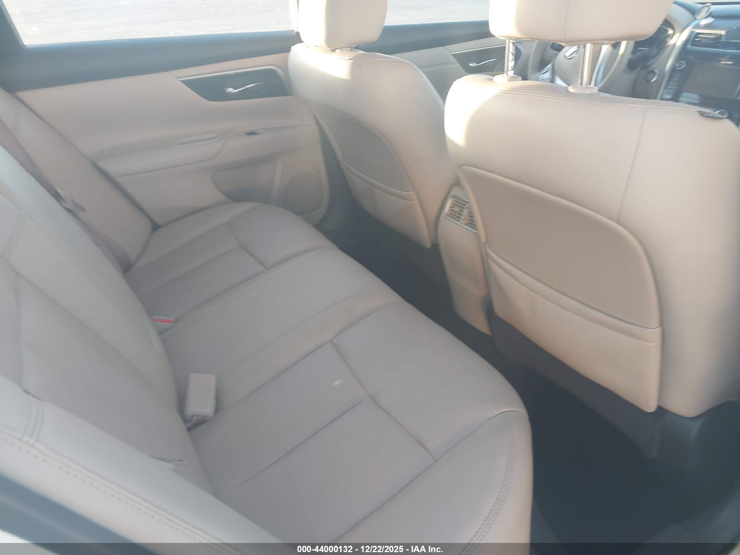 NISSAN ALTIMA image 8