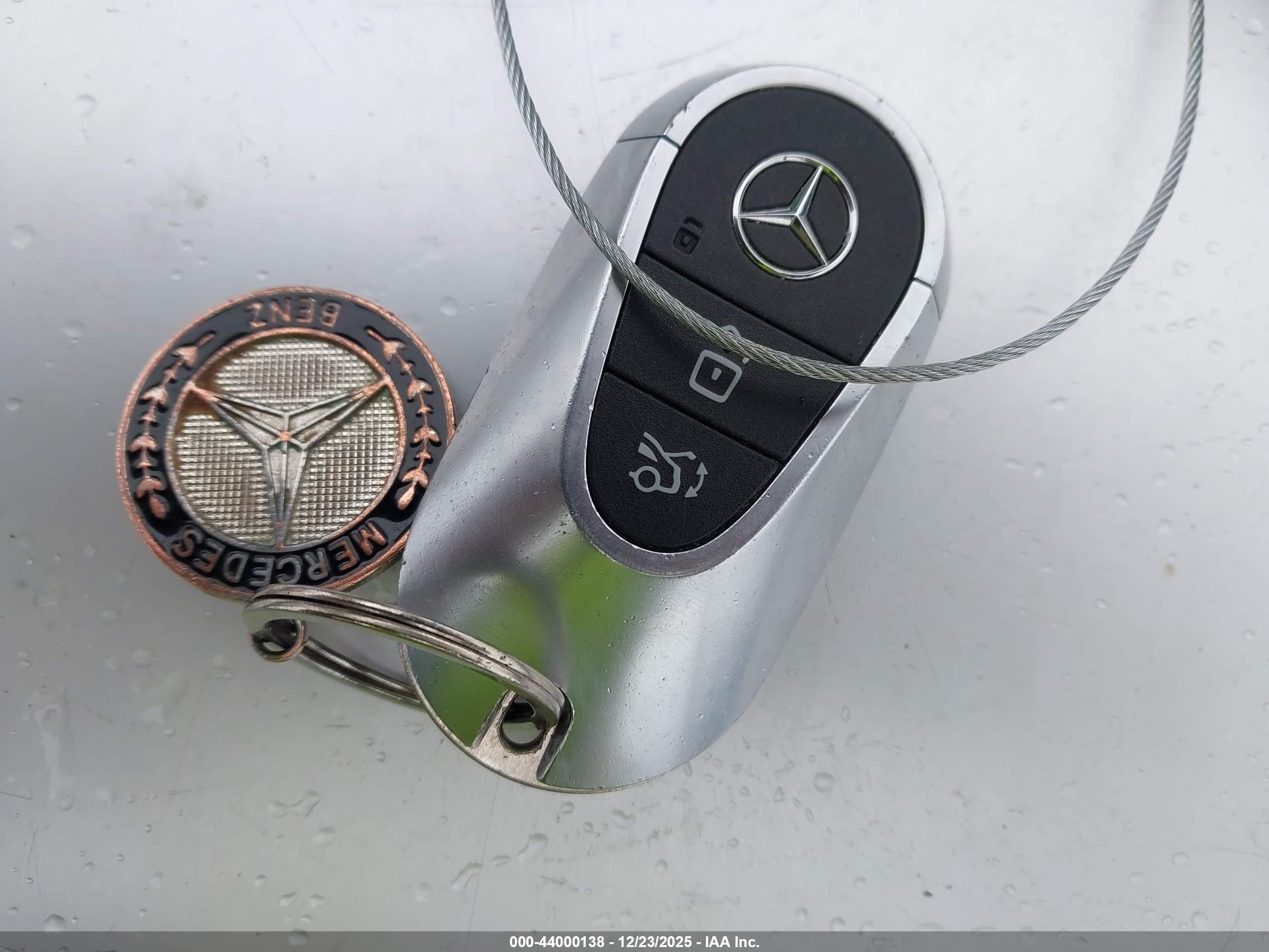 MERCEDES-BENZ GLC image 11