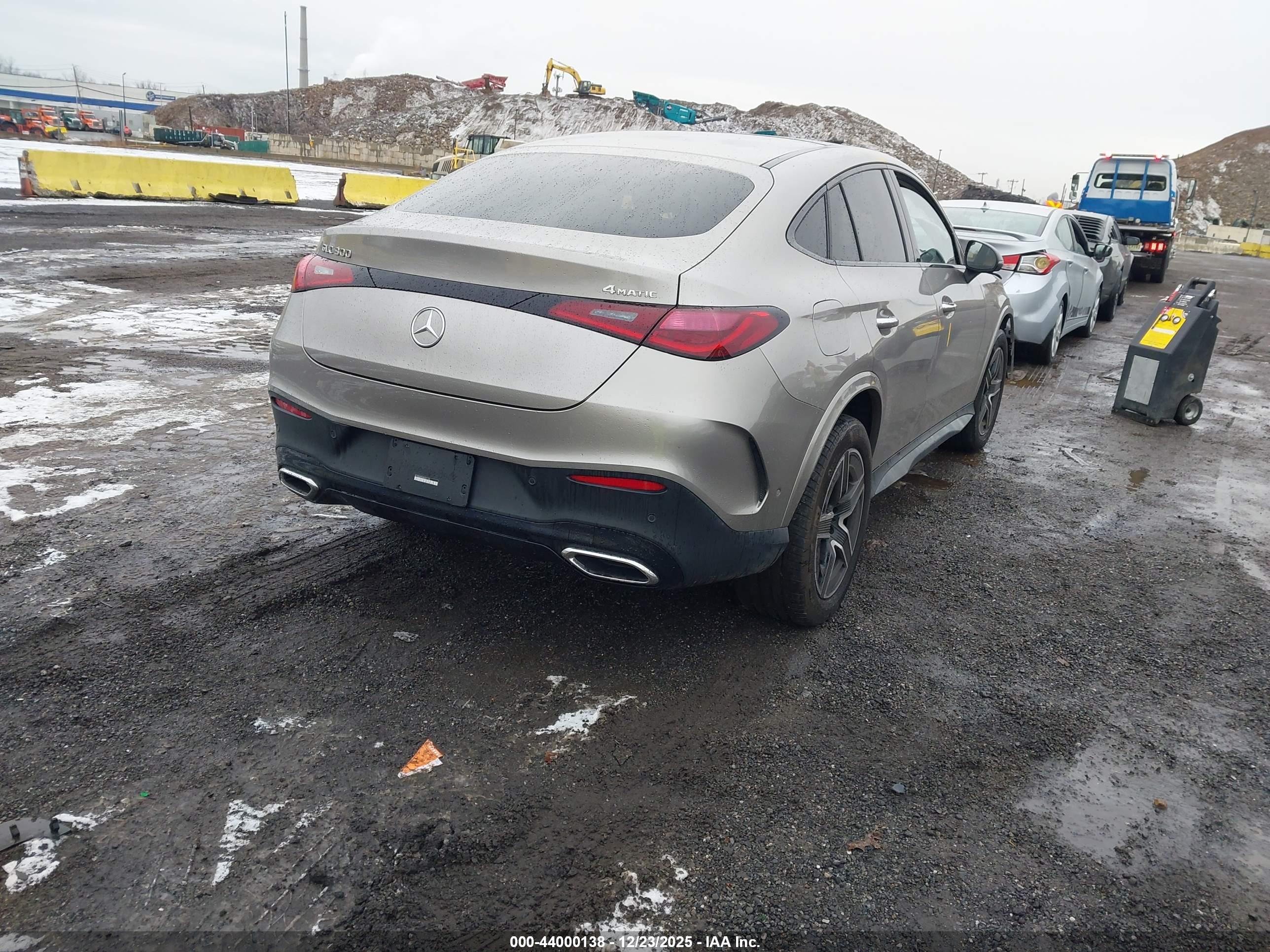 MERCEDES-BENZ GLC image 4