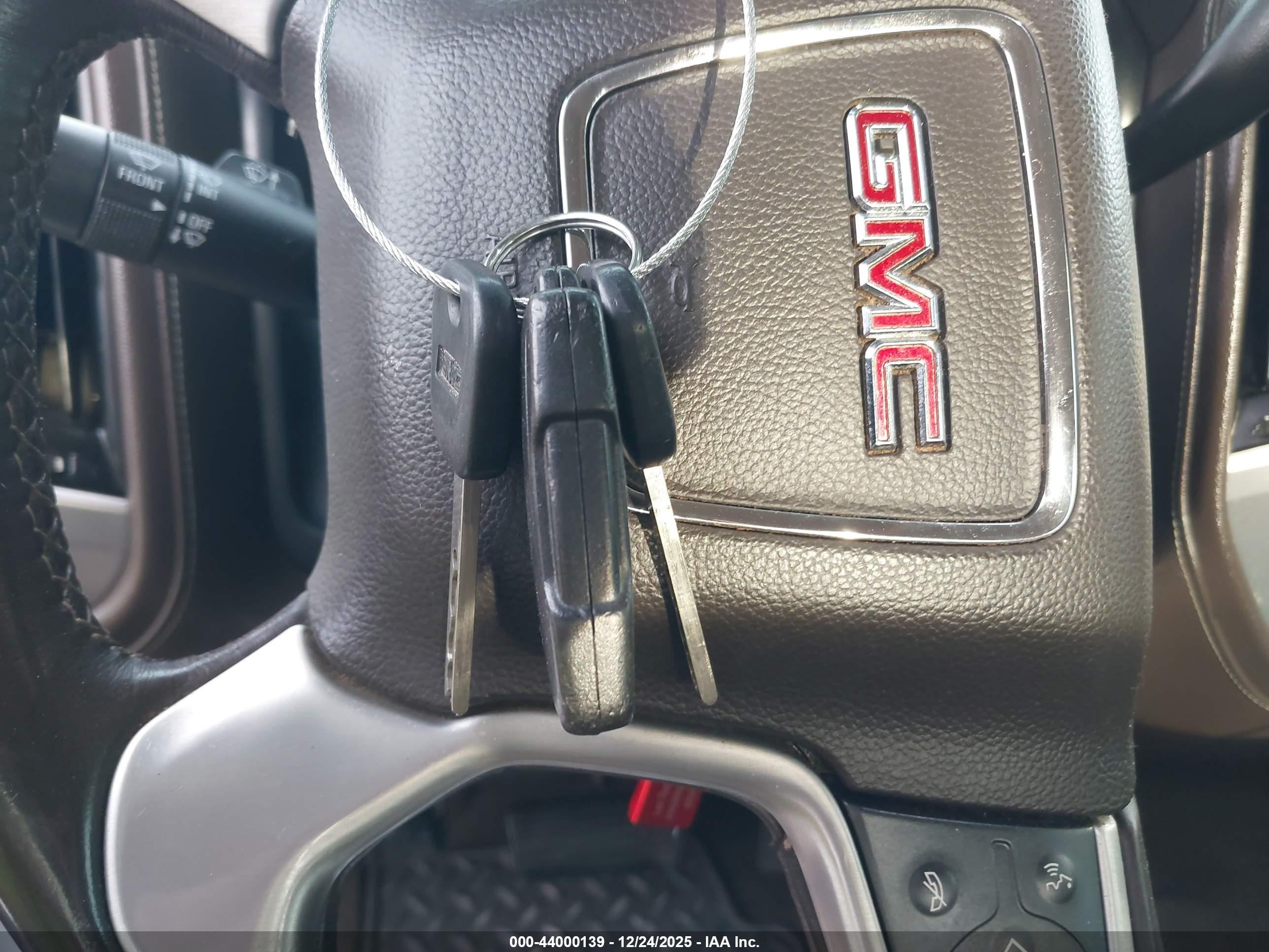 GMC SIERRA image 11