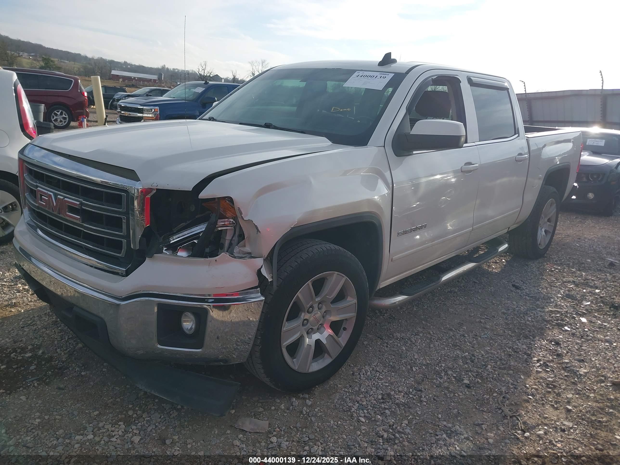 GMC SIERRA image 2