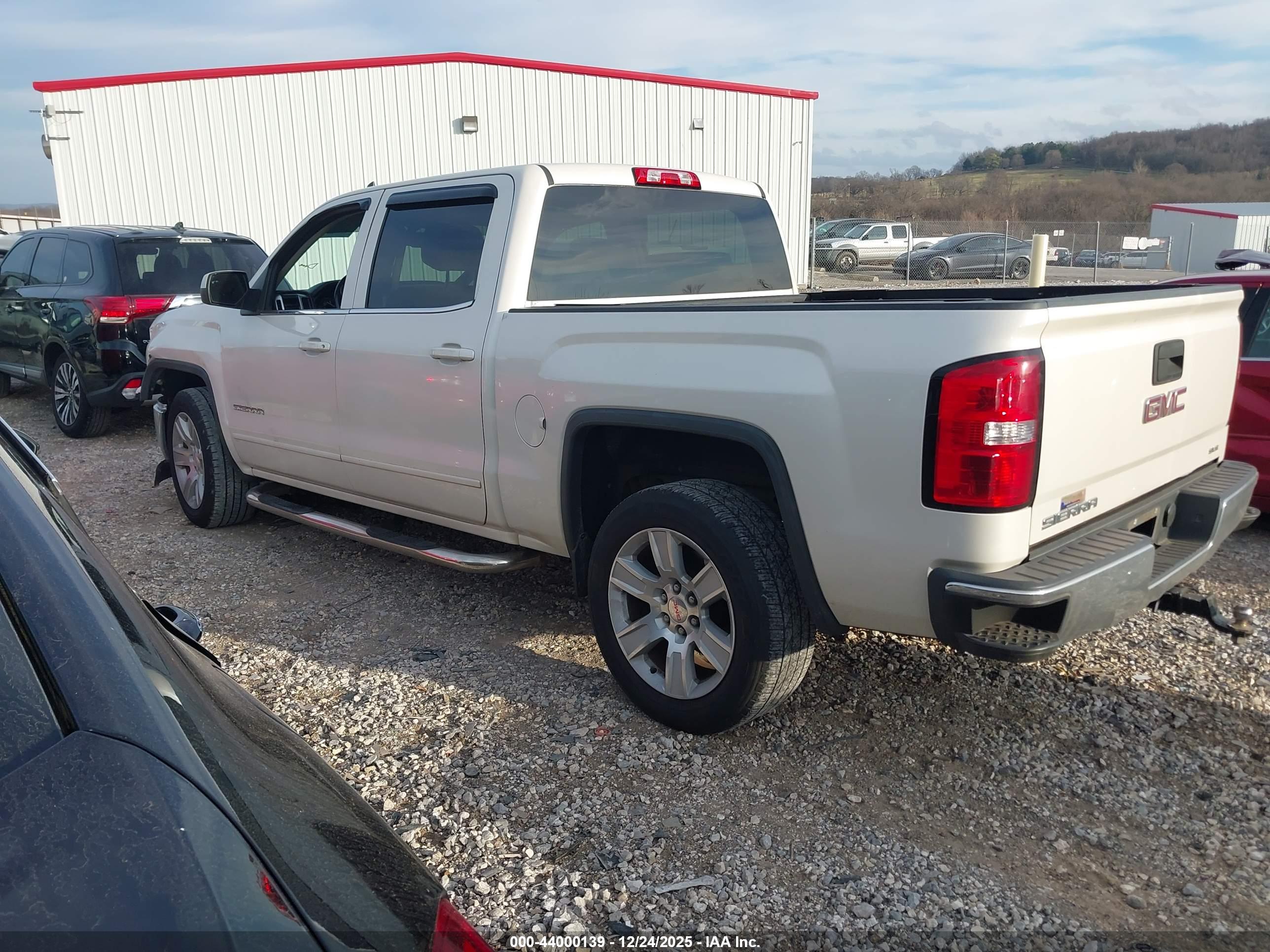 GMC SIERRA image 3