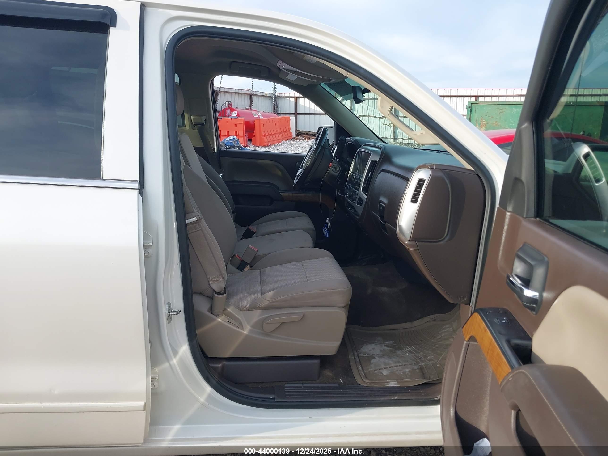 GMC SIERRA image 5