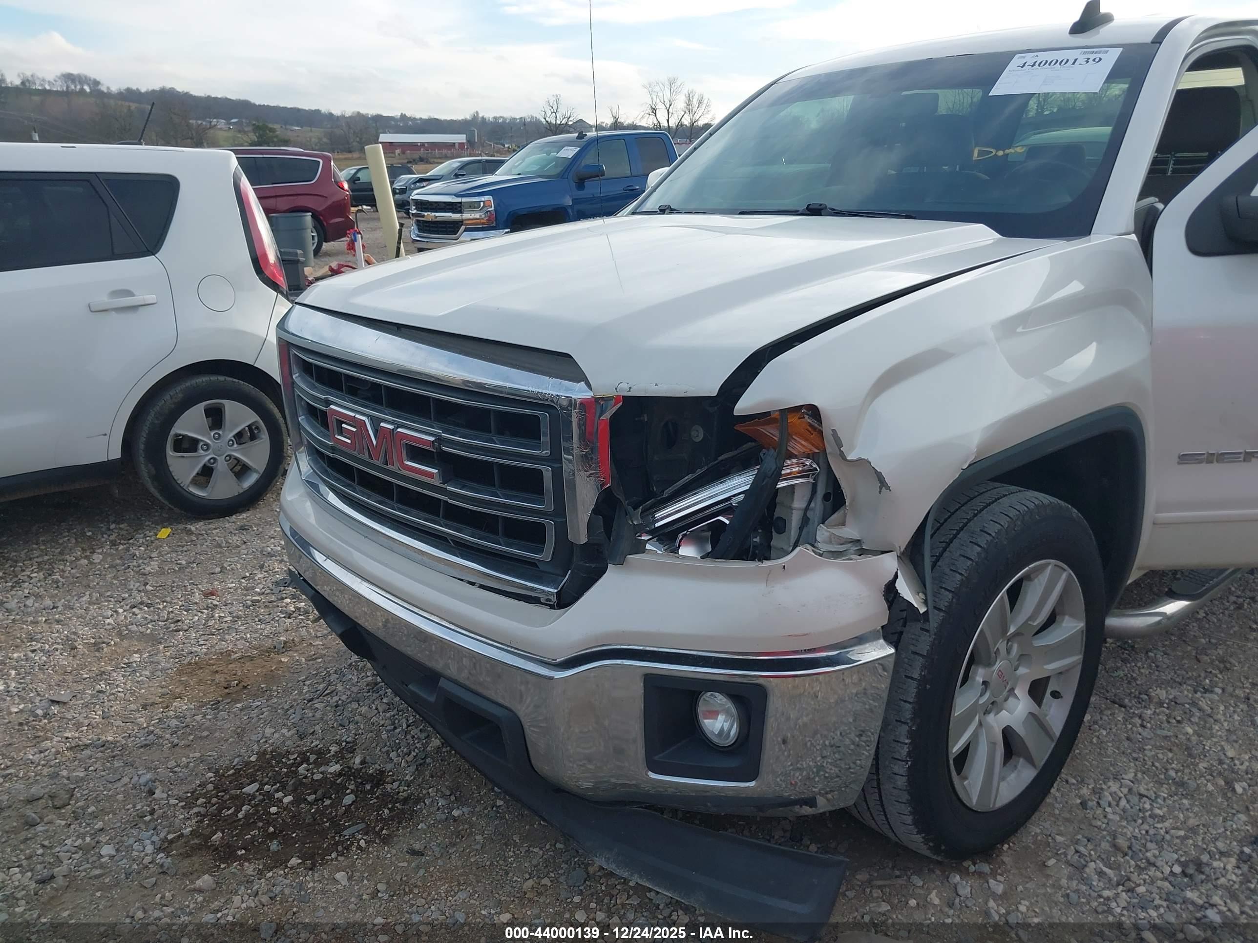 GMC SIERRA image 6