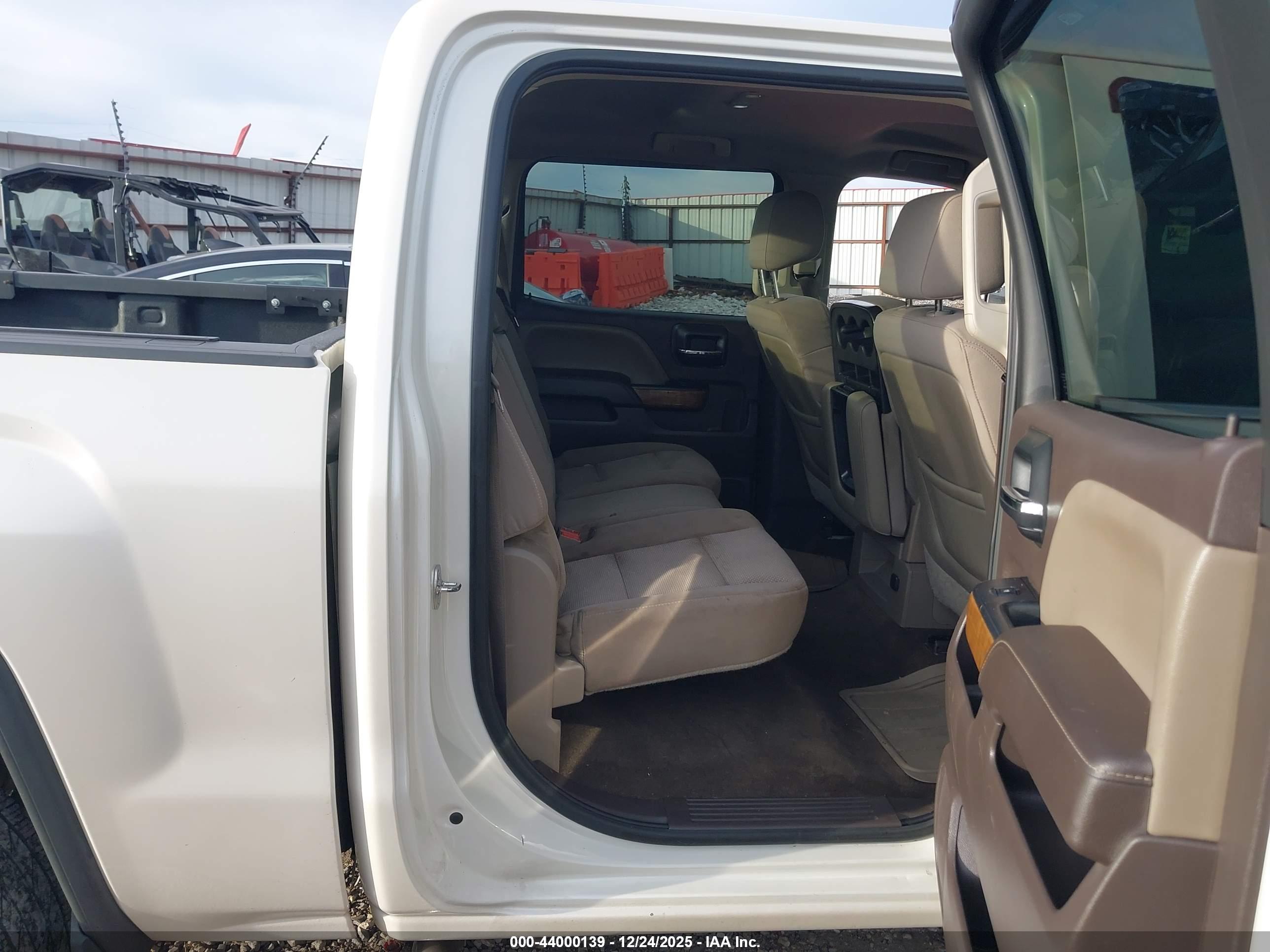 GMC SIERRA image 8