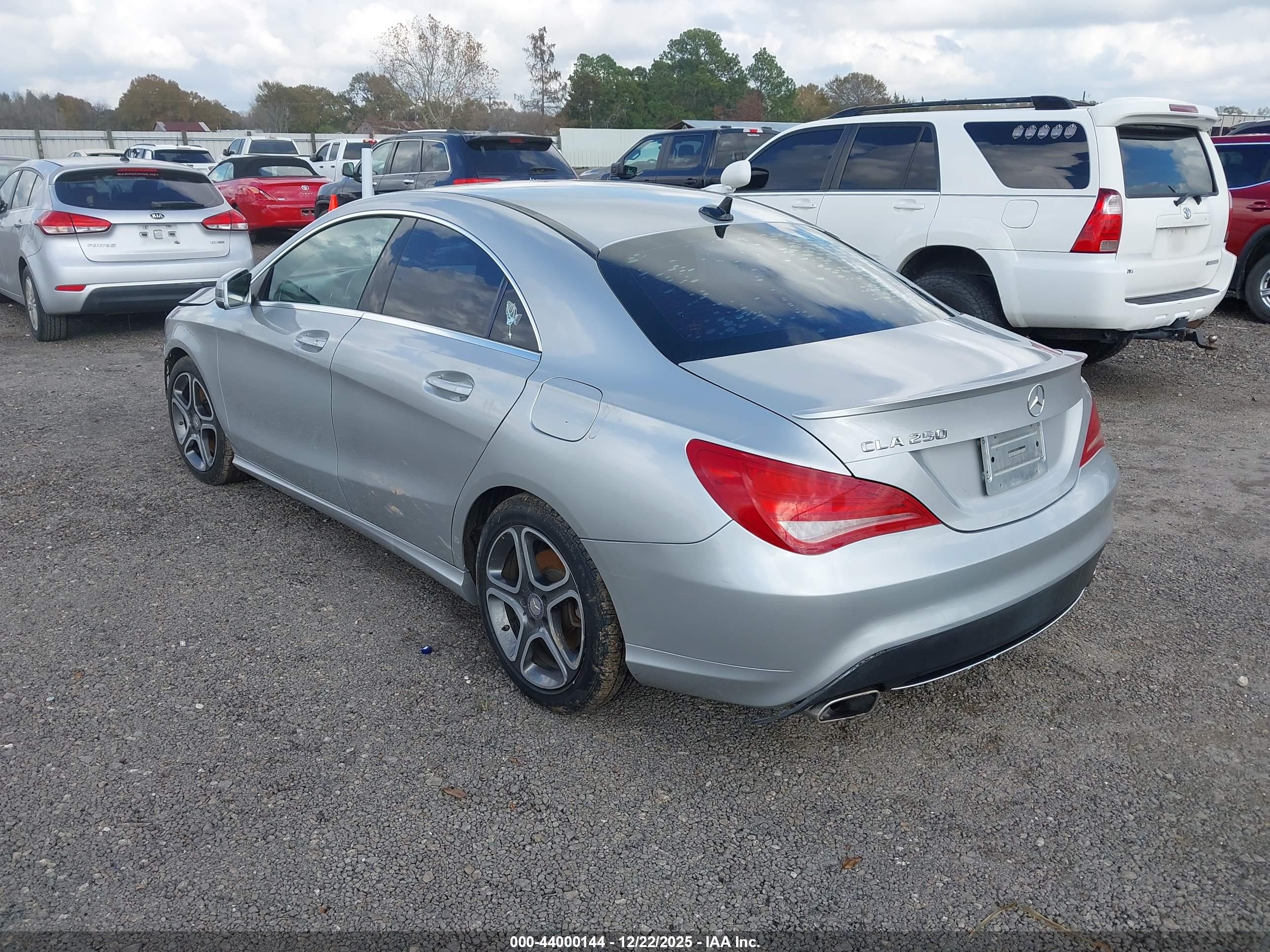 MERCEDES-BENZ CLA image 3