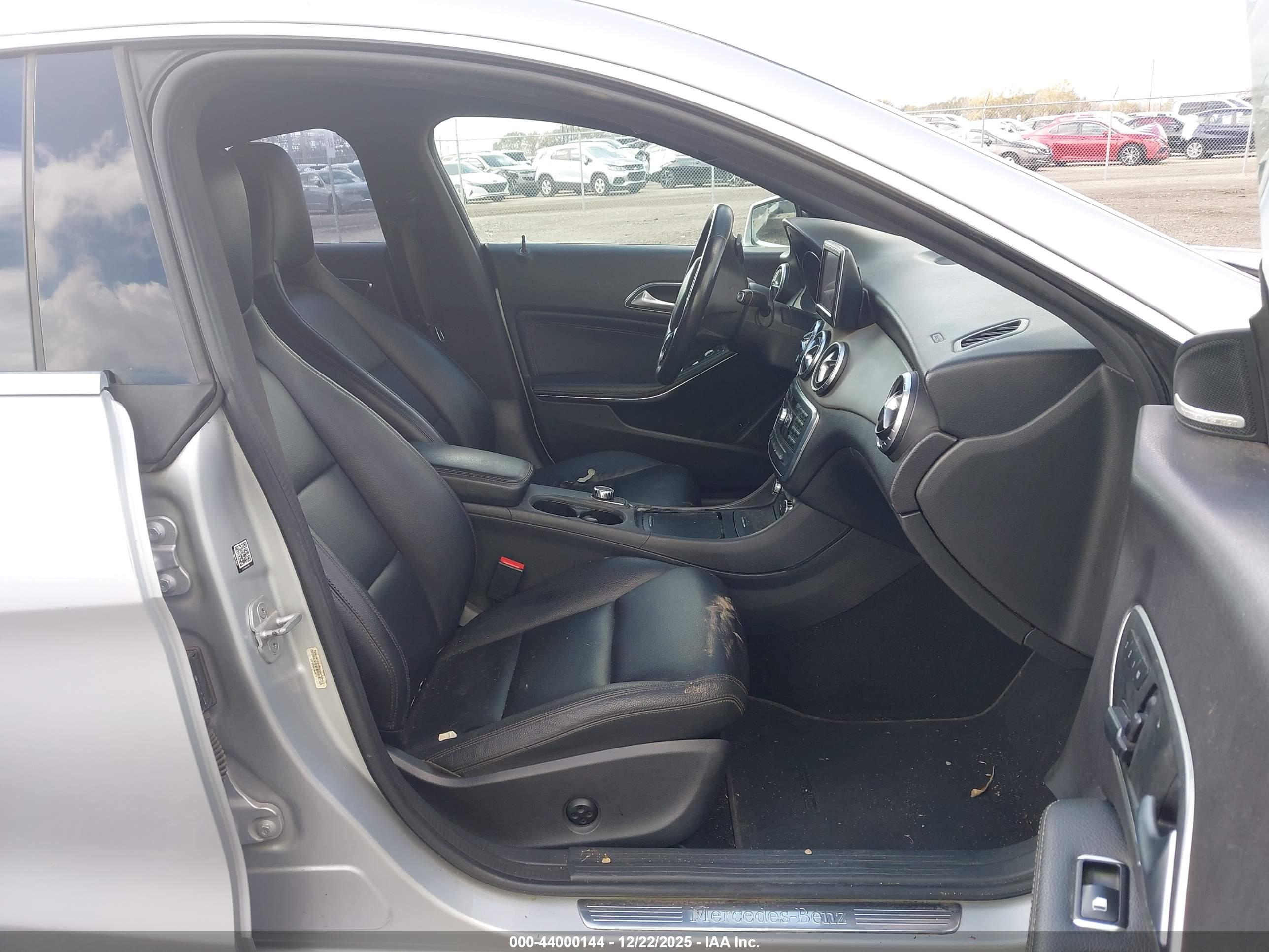 MERCEDES-BENZ CLA image 5