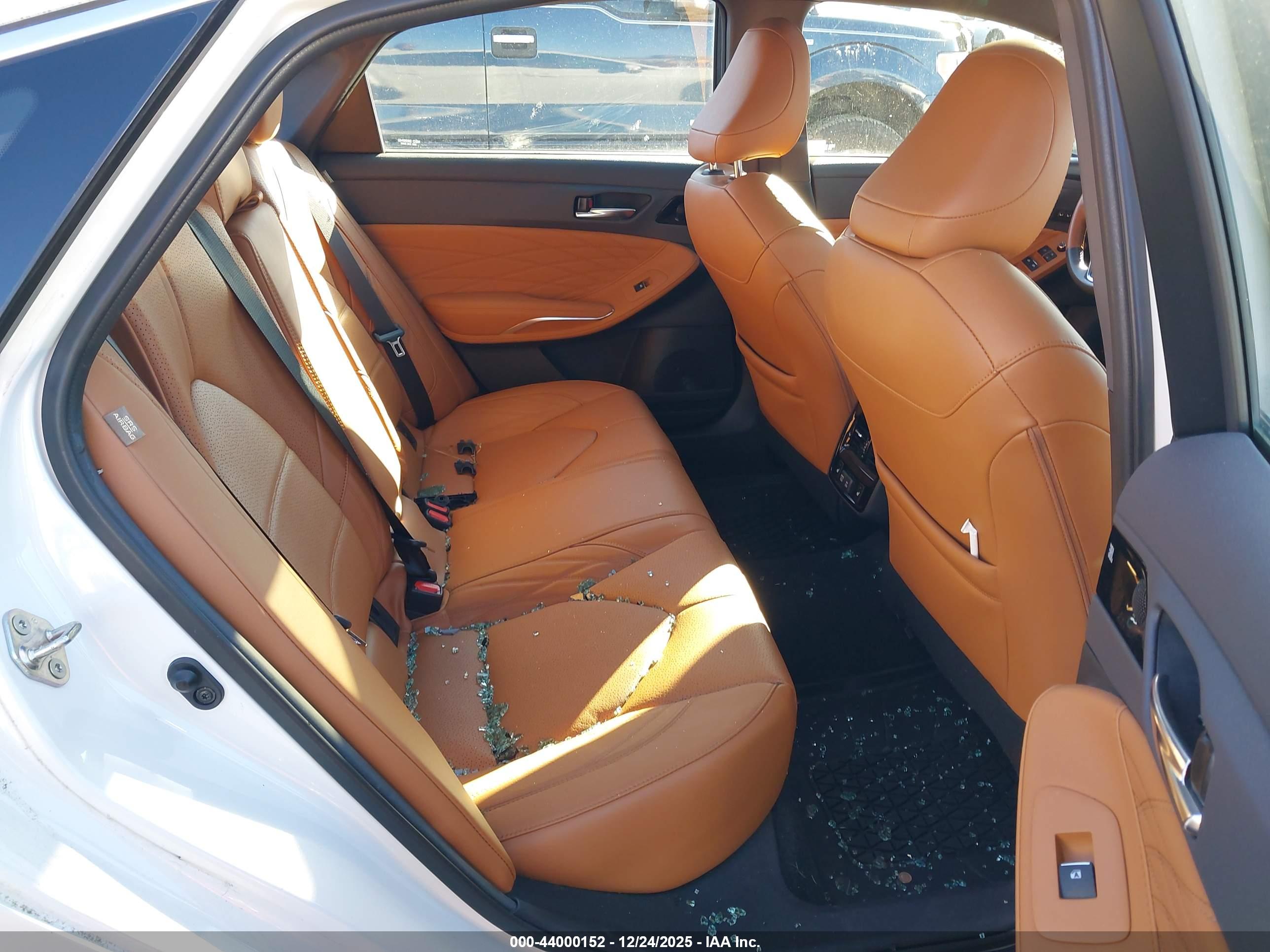TOYOTA AVALON image 8