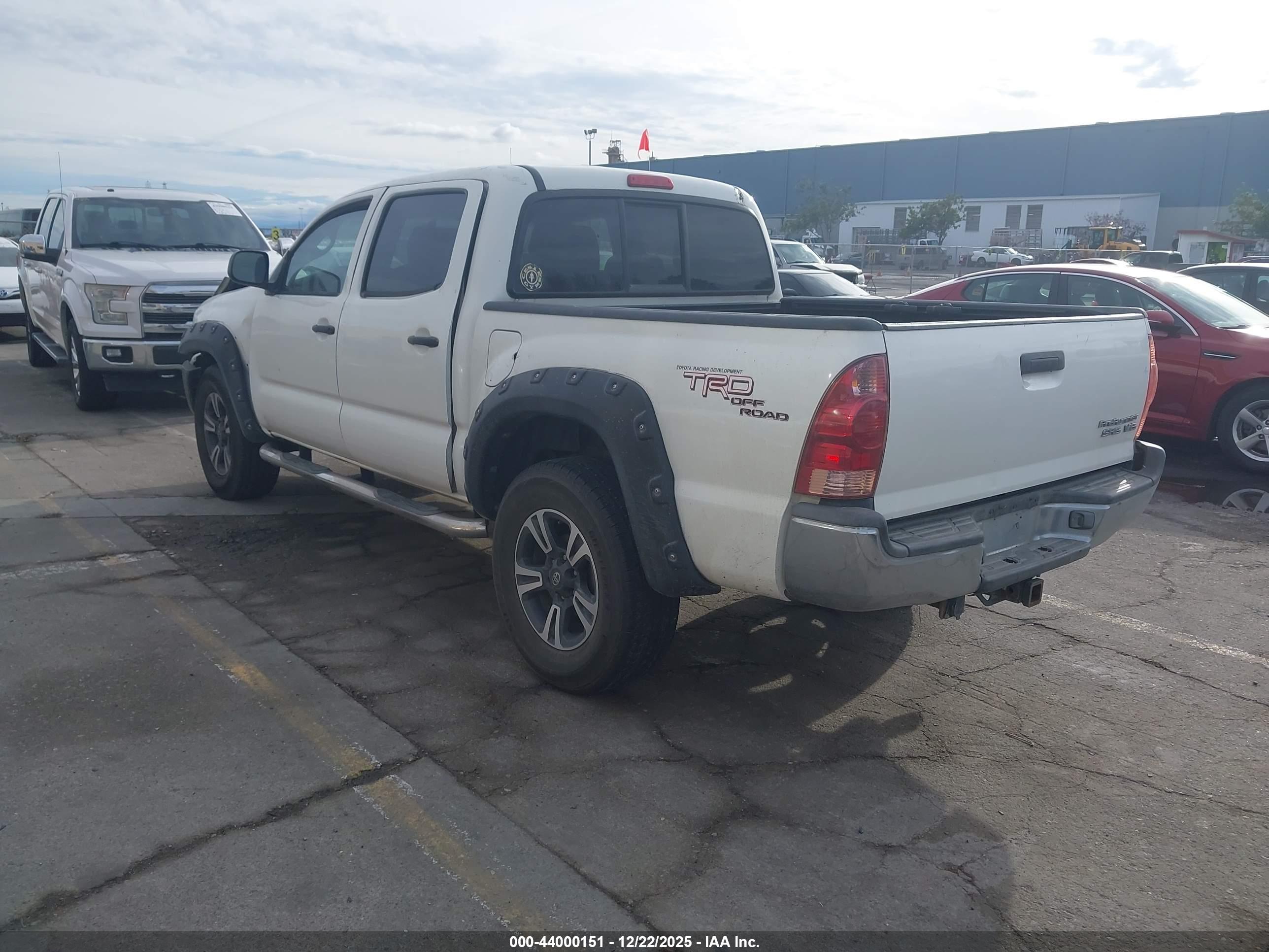TOYOTA TACOMA image 3