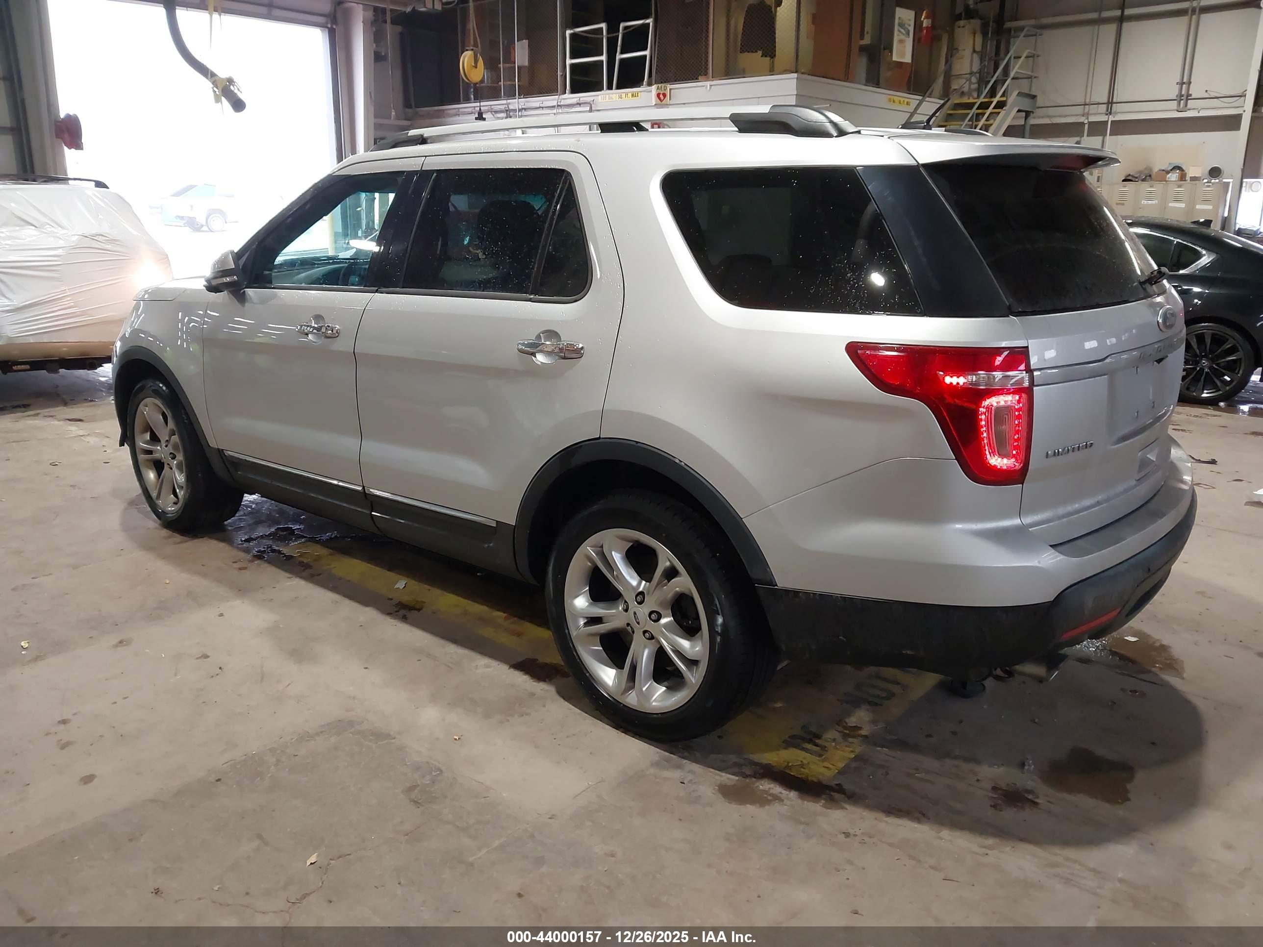 FORD EXPLORER image 3