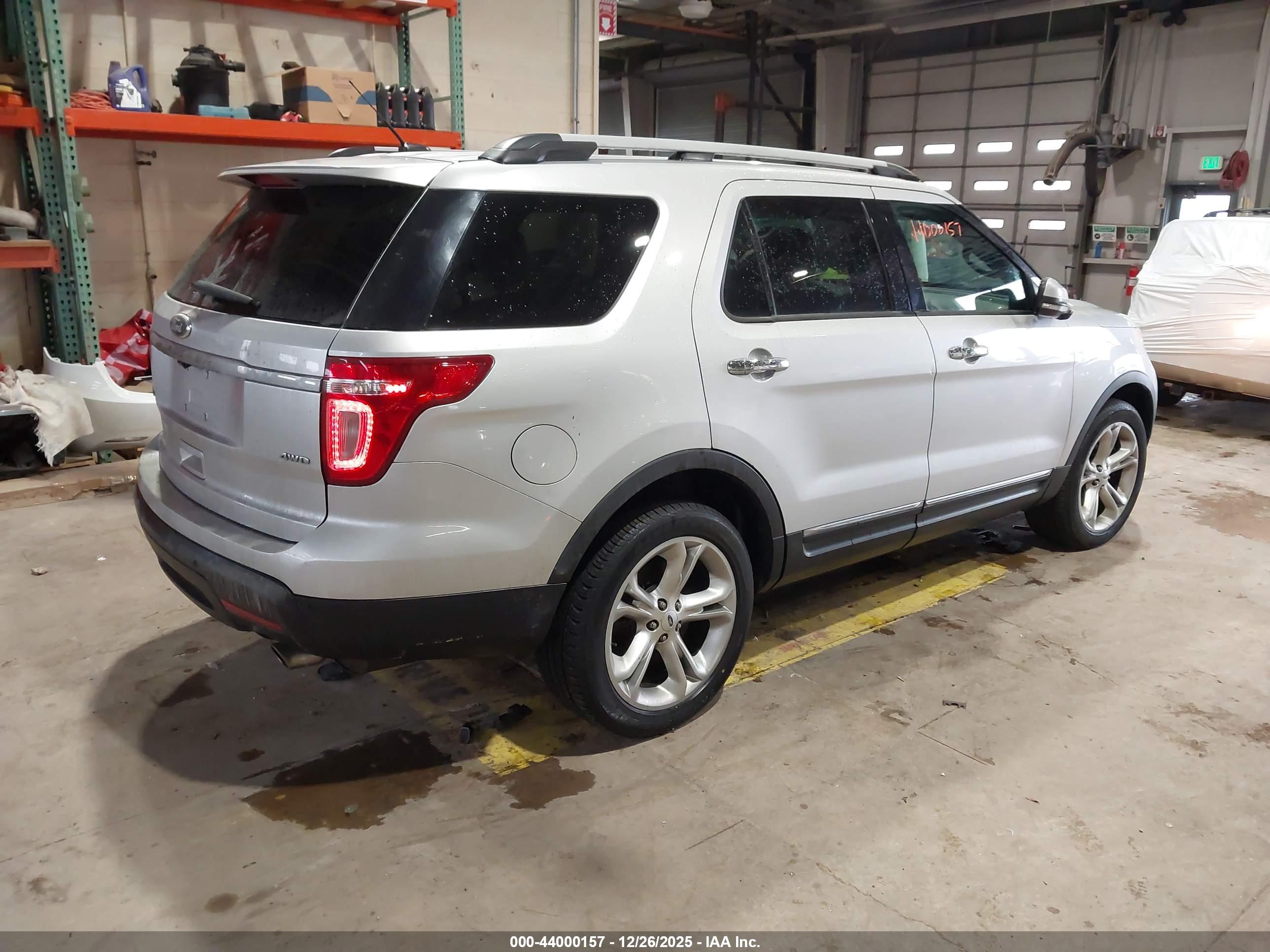 FORD EXPLORER image 4