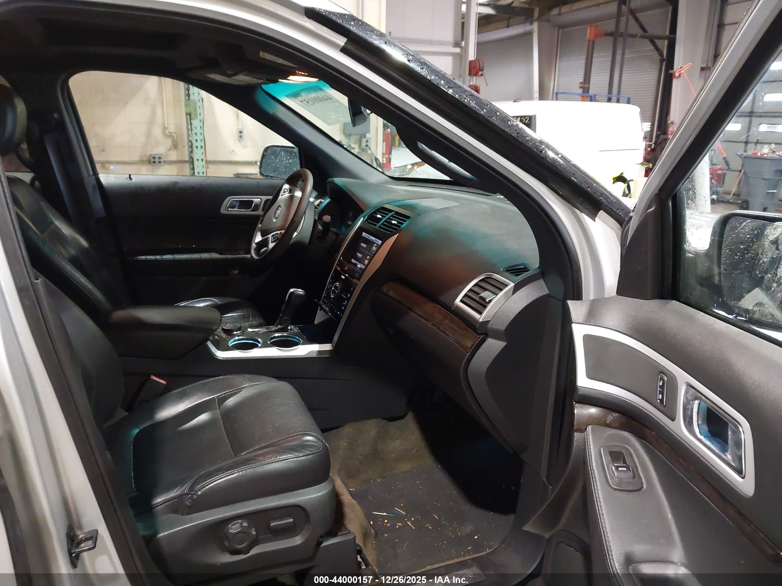 FORD EXPLORER image 5