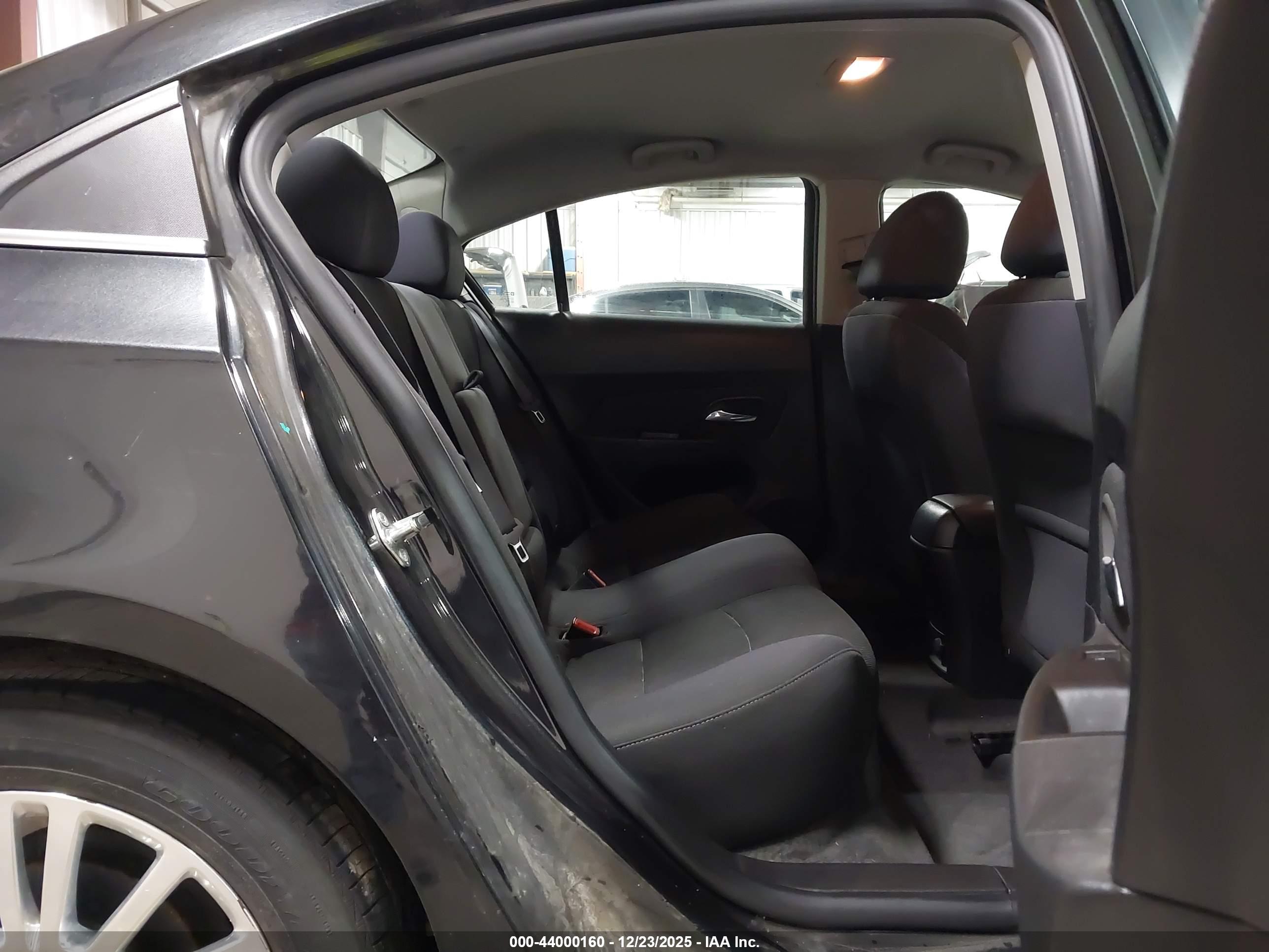 CHEVROLET CRUZE image 8
