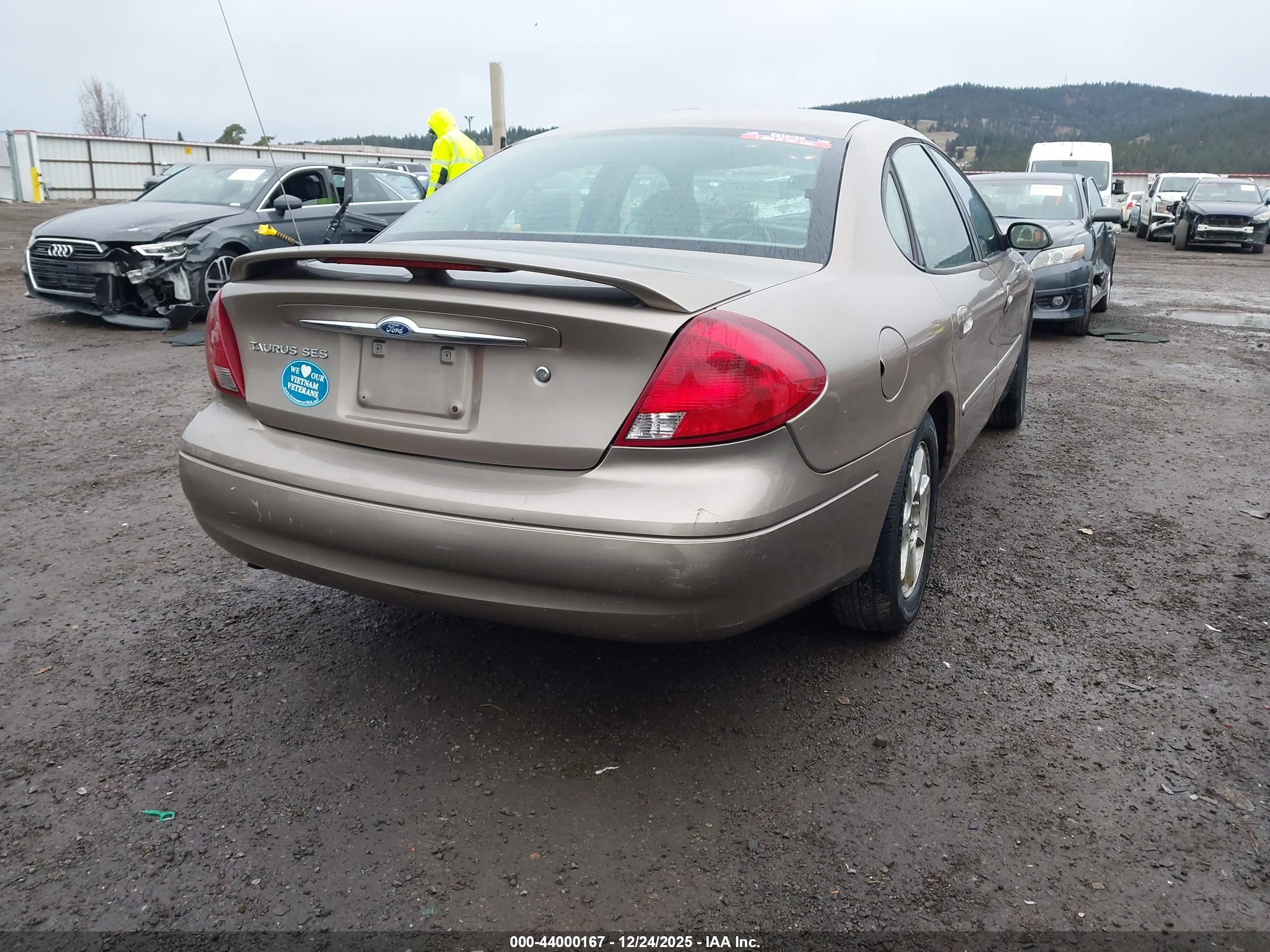 FORD TAURUS image 4