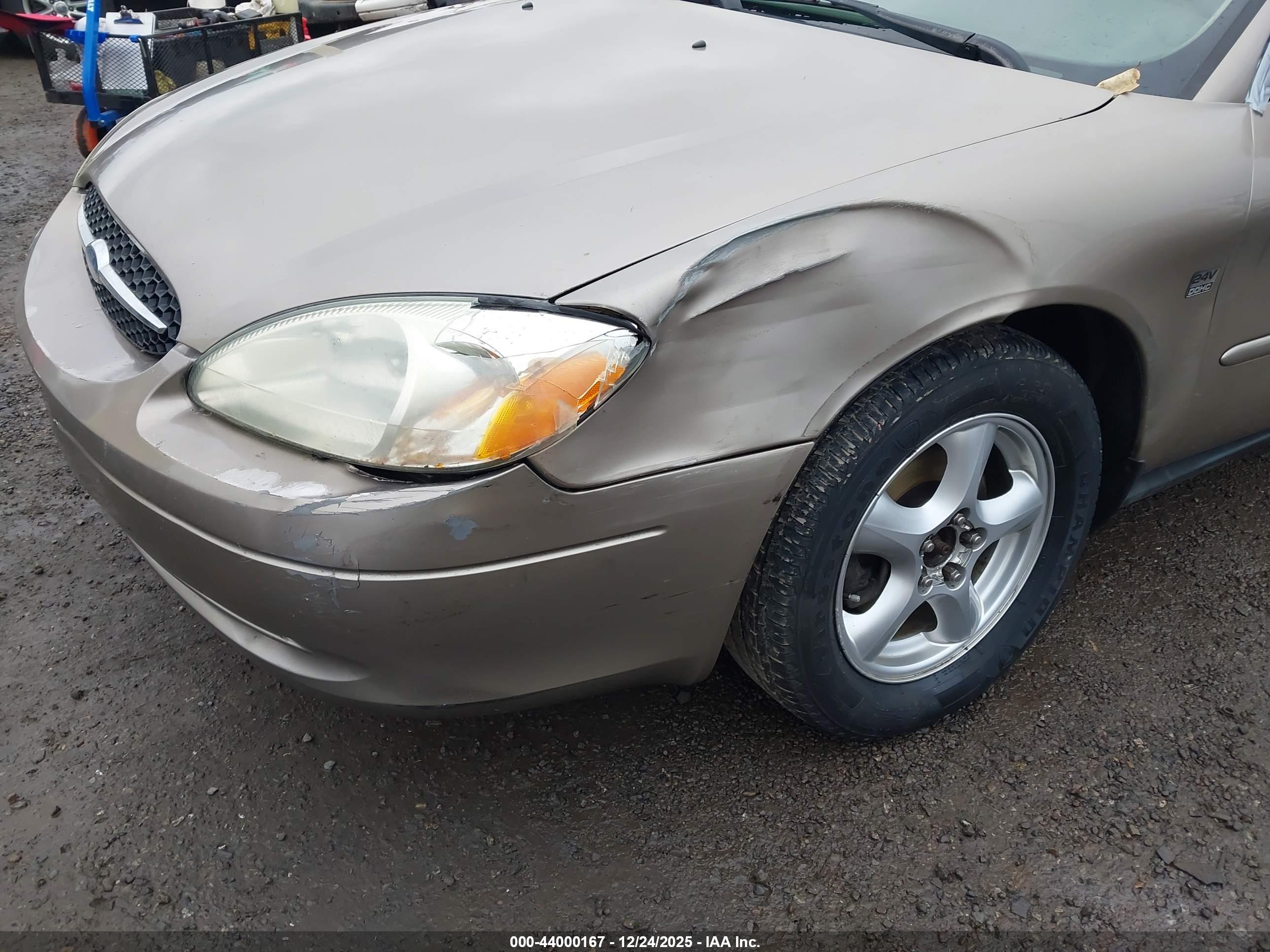 FORD TAURUS image 6