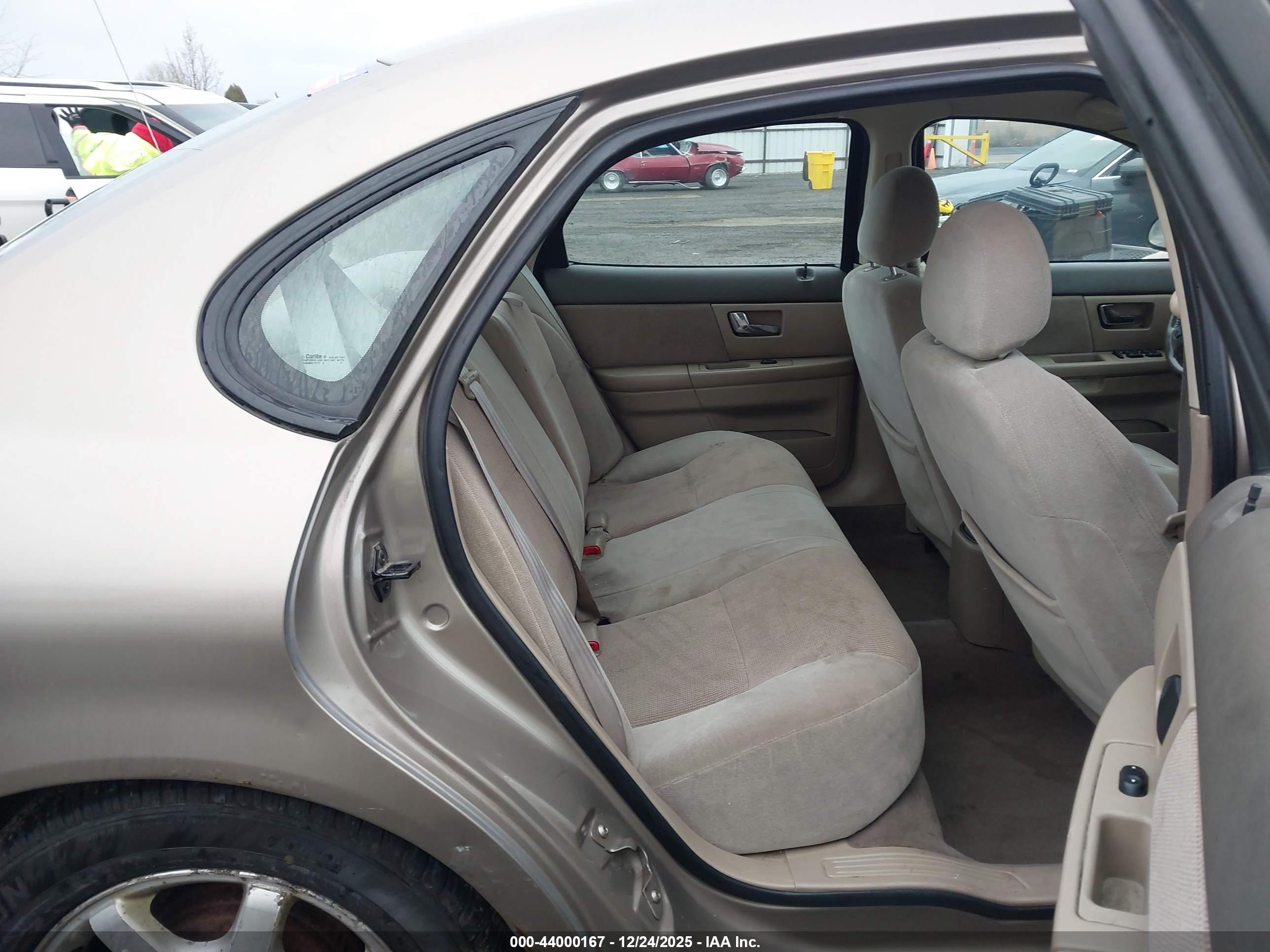 FORD TAURUS image 8