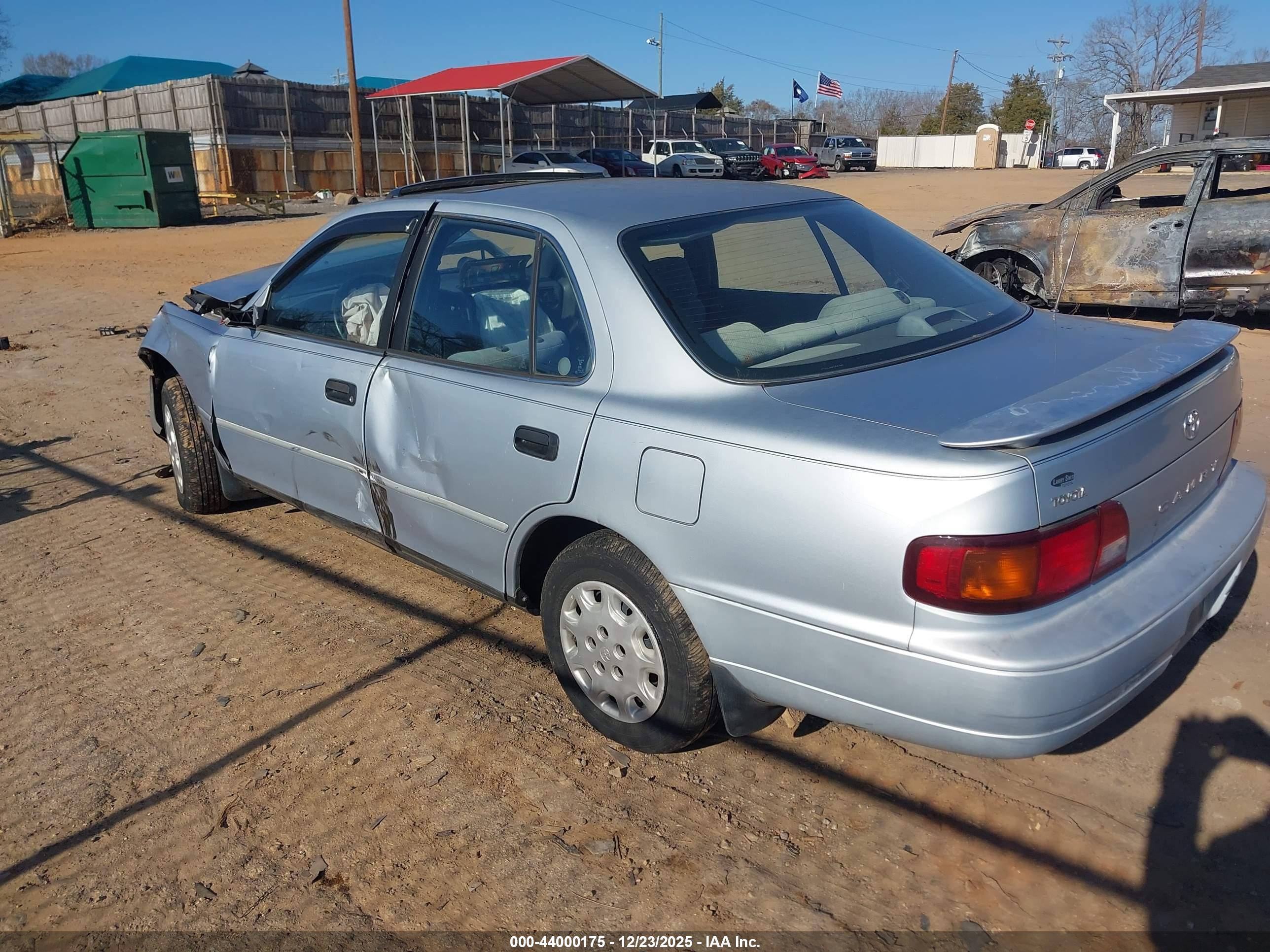 TOYOTA CAMRY image 3