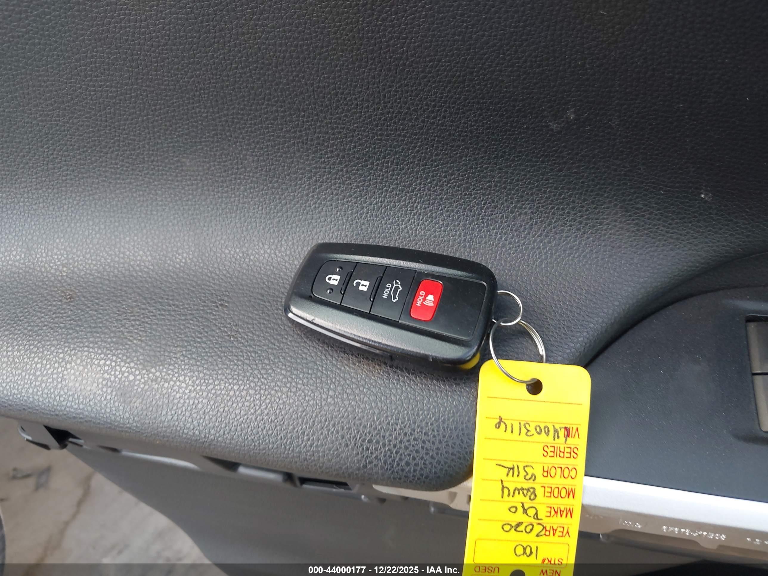 TOYOTA RAV4 image 11