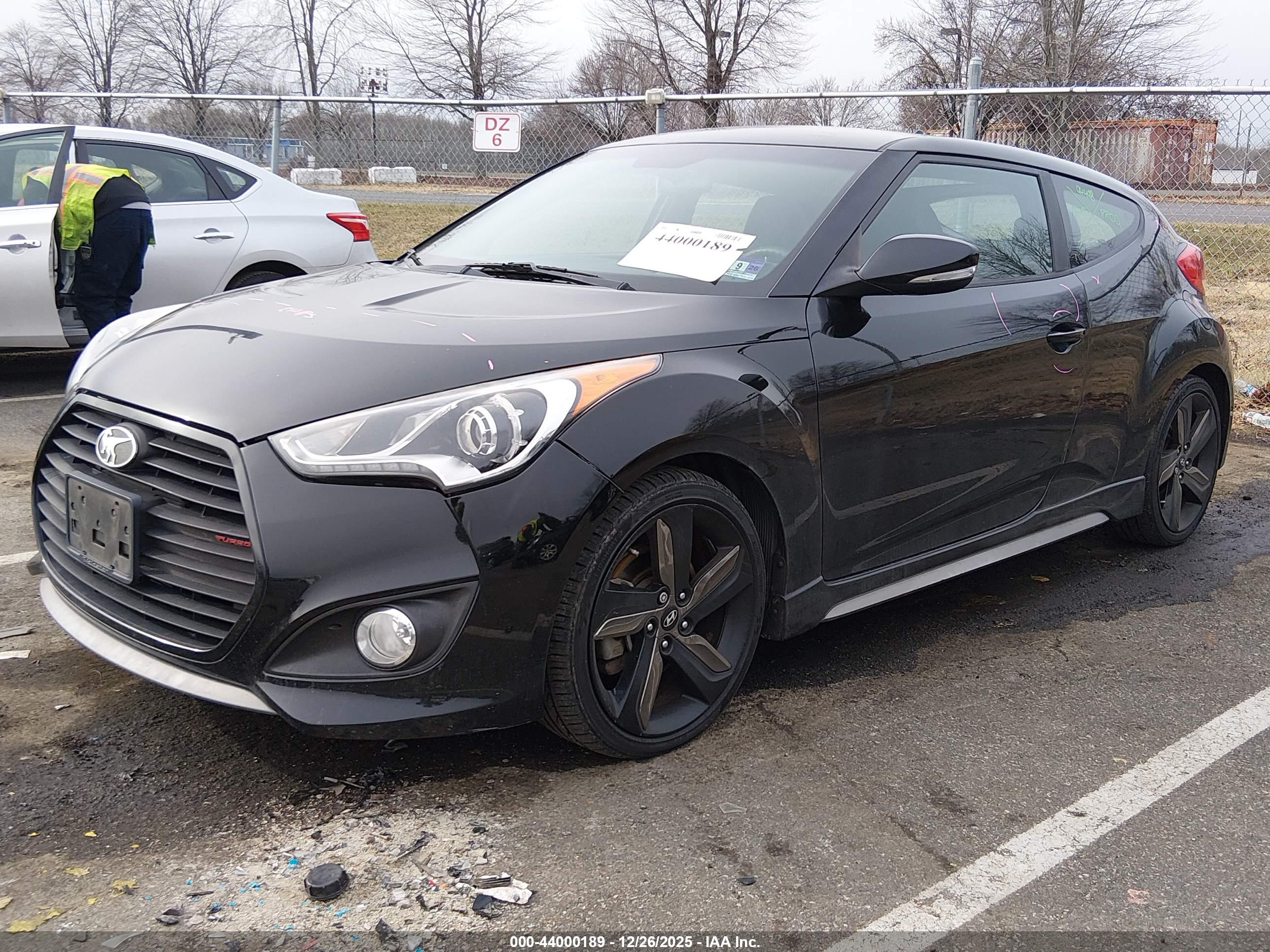 HYUNDAI VELOSTER image 2