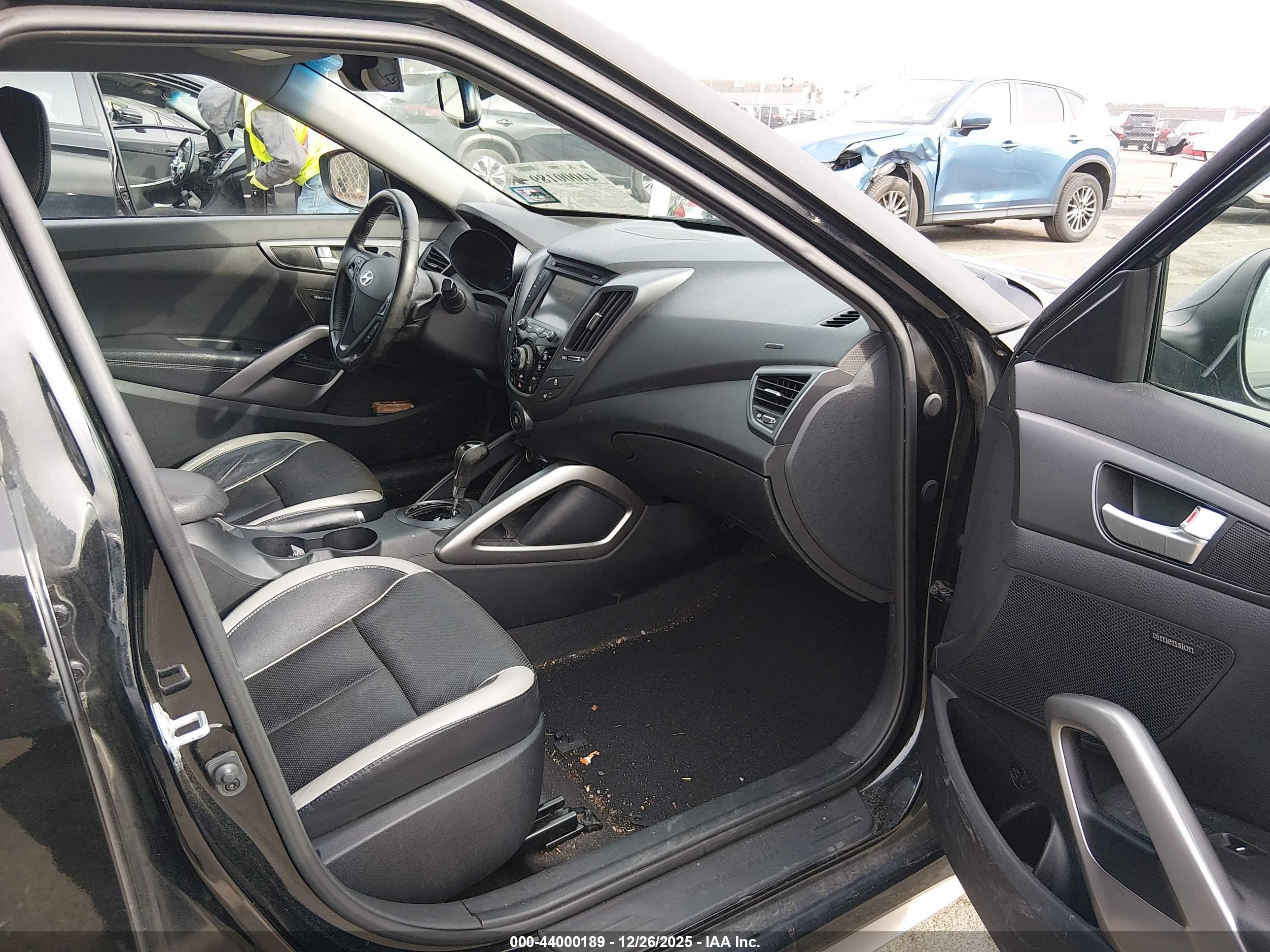 HYUNDAI VELOSTER image 5