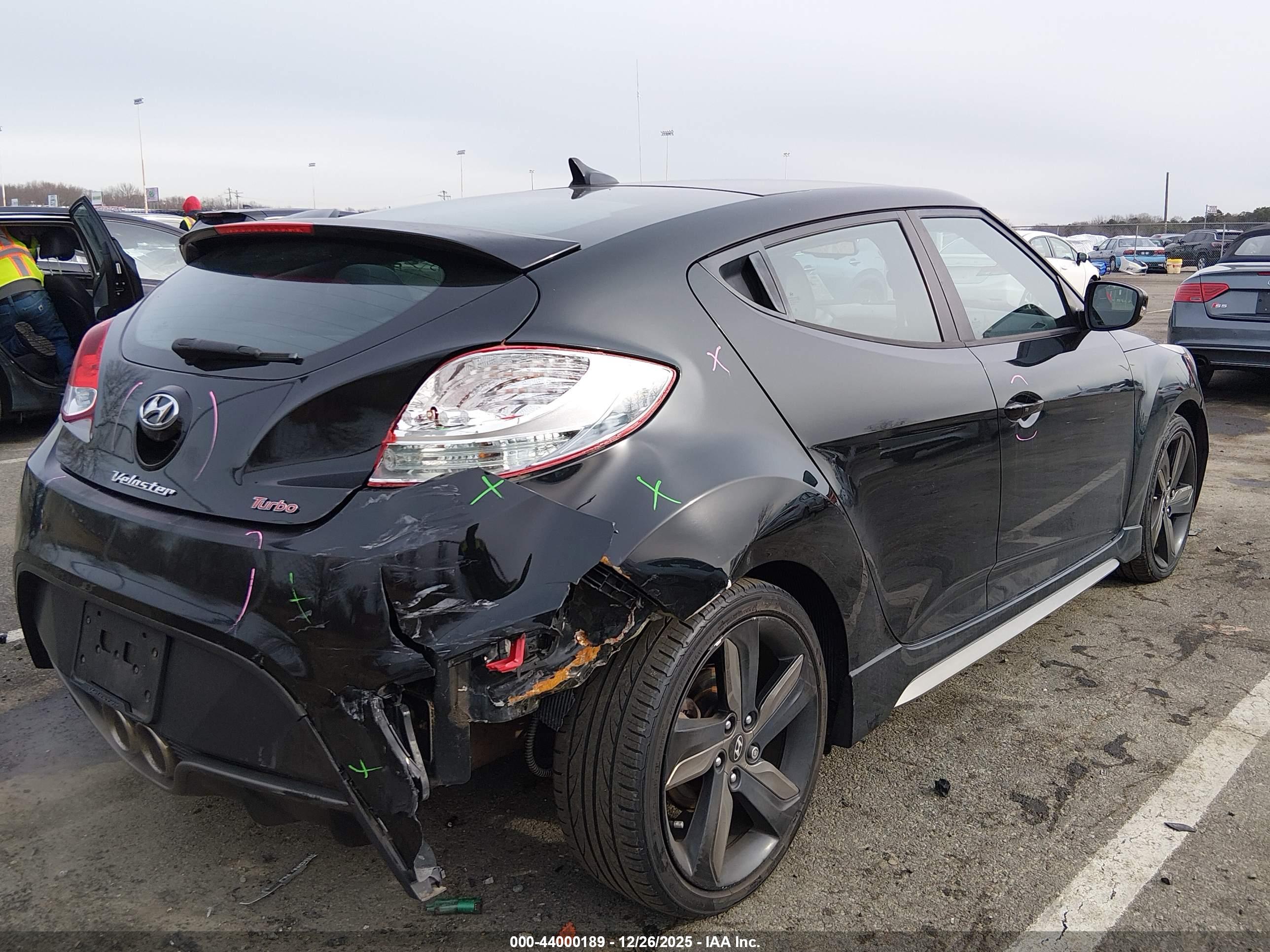 HYUNDAI VELOSTER image 6