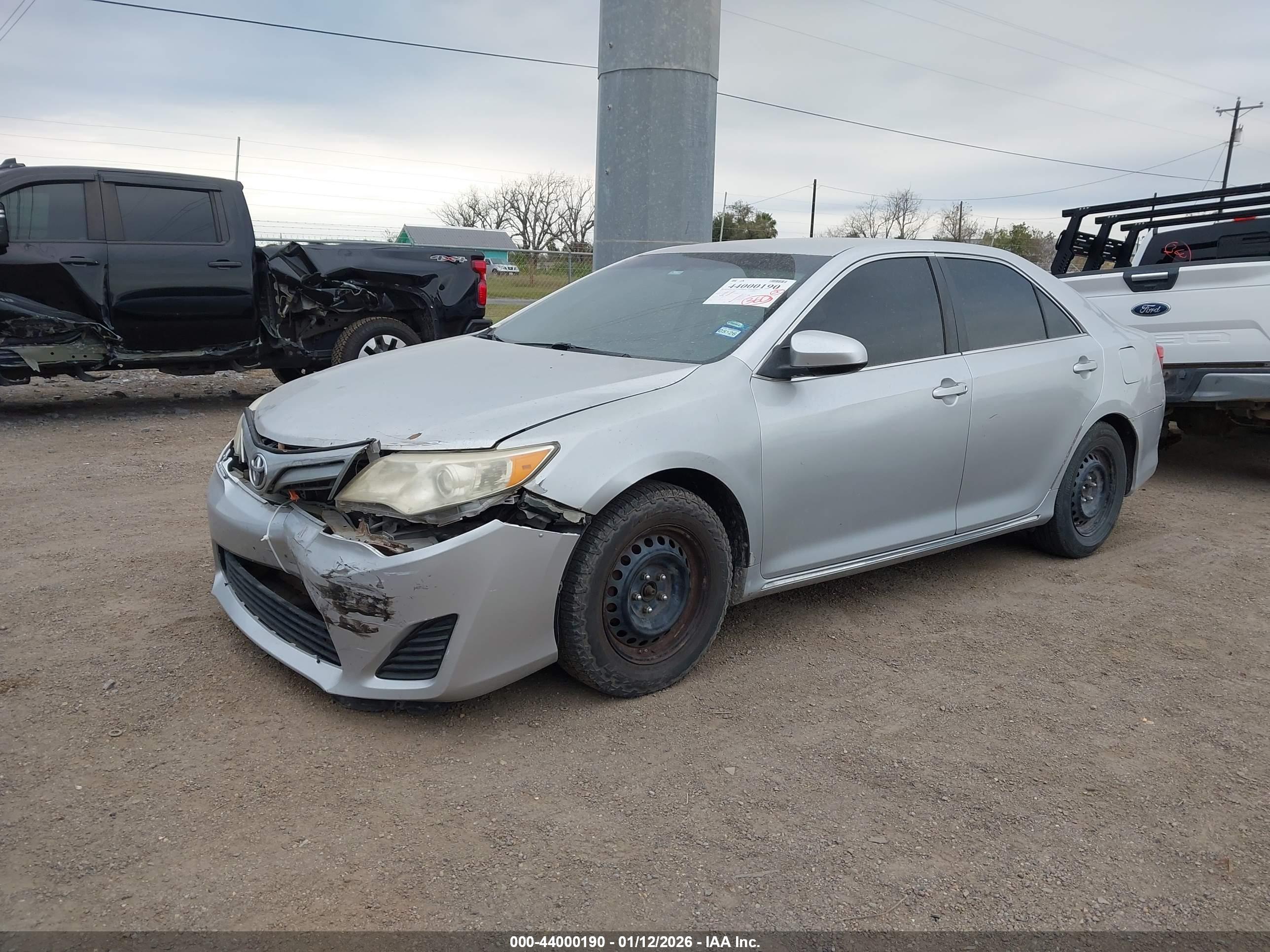 TOYOTA CAMRY image 2
