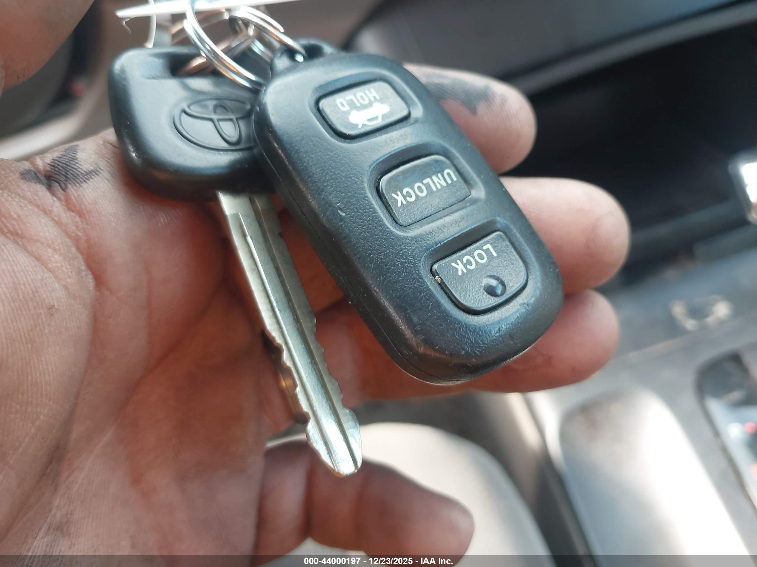 TOYOTA CAMRY image 11
