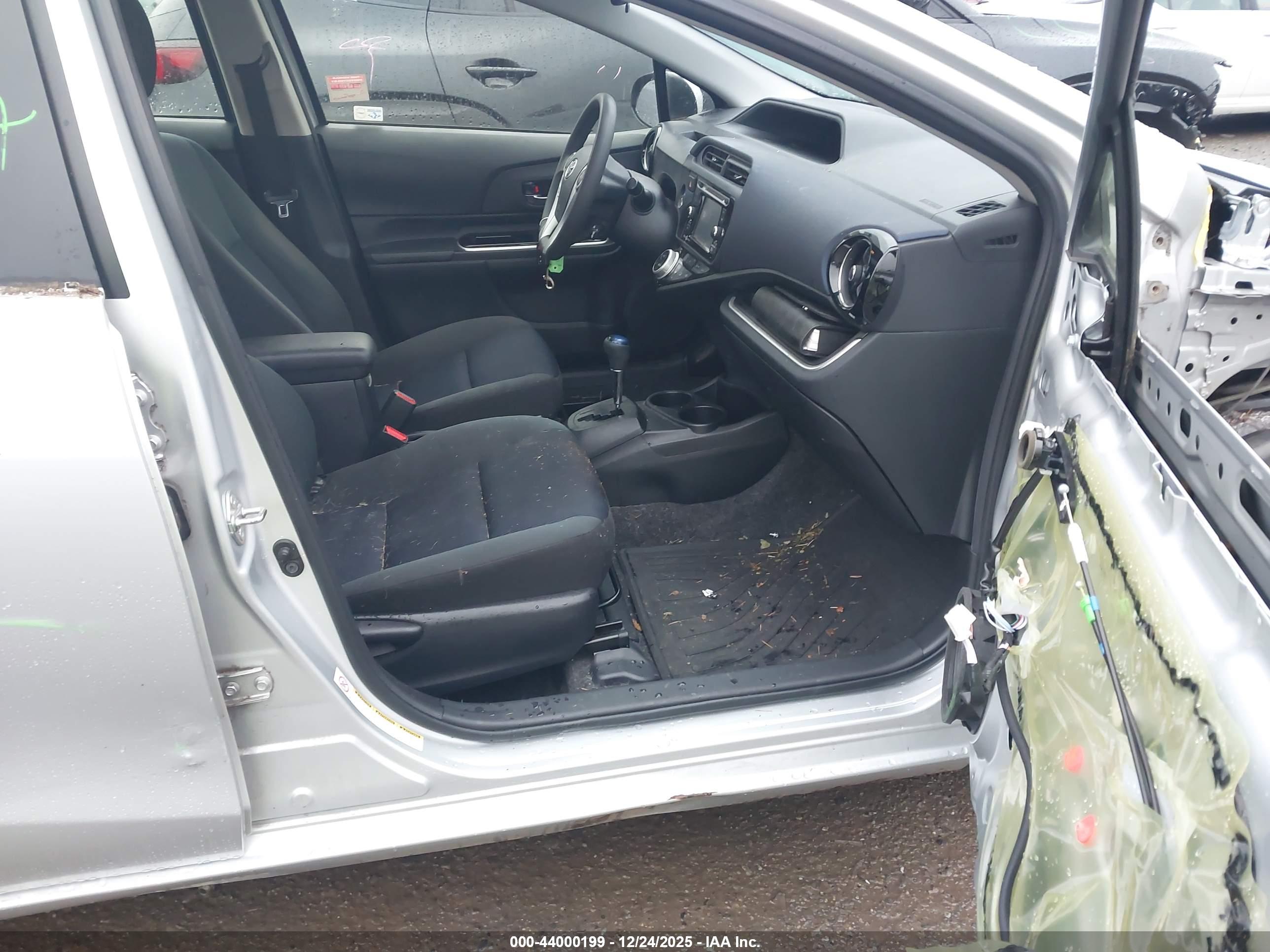 TOYOTA PRIUS image 5