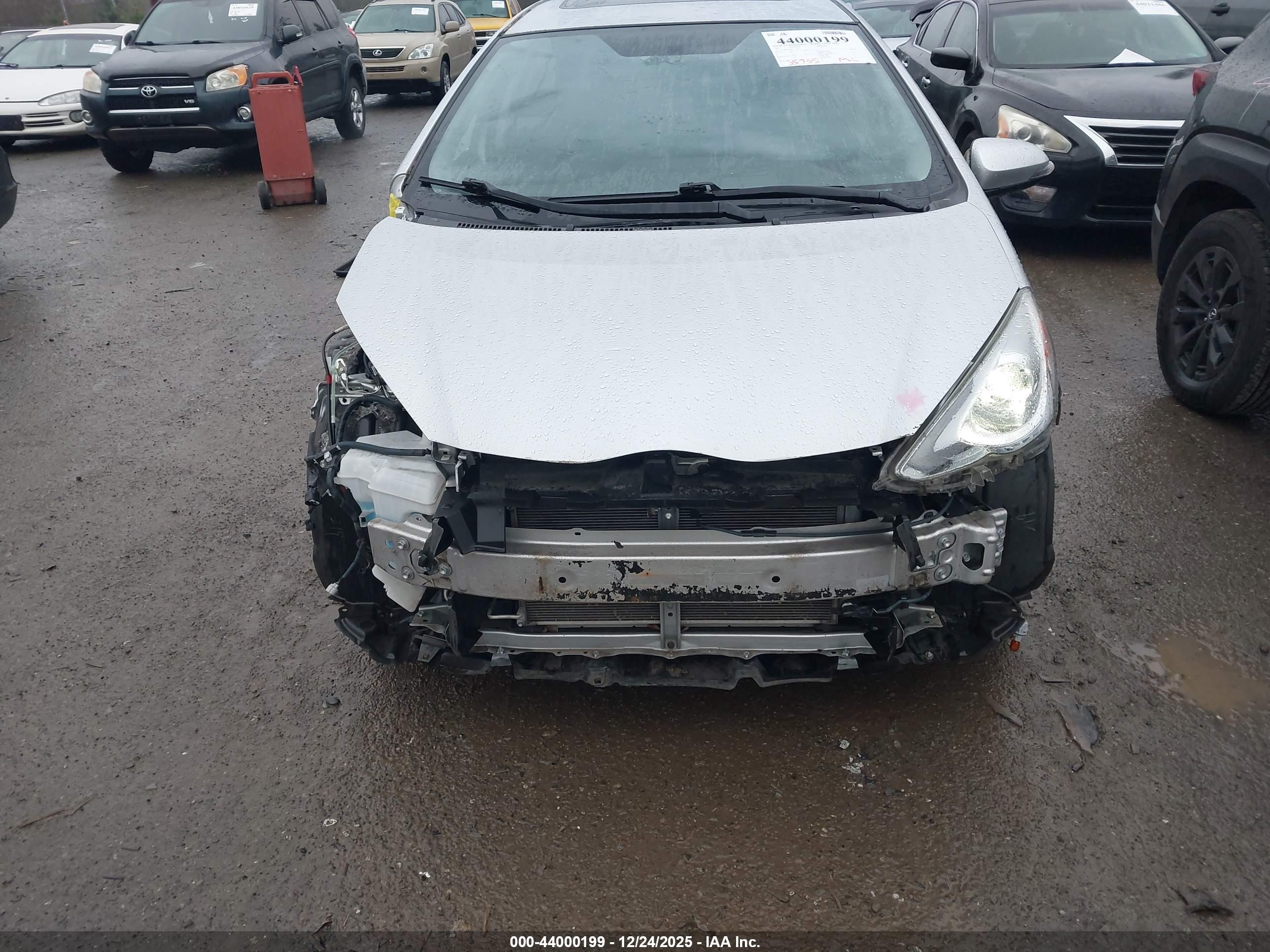 TOYOTA PRIUS image 6