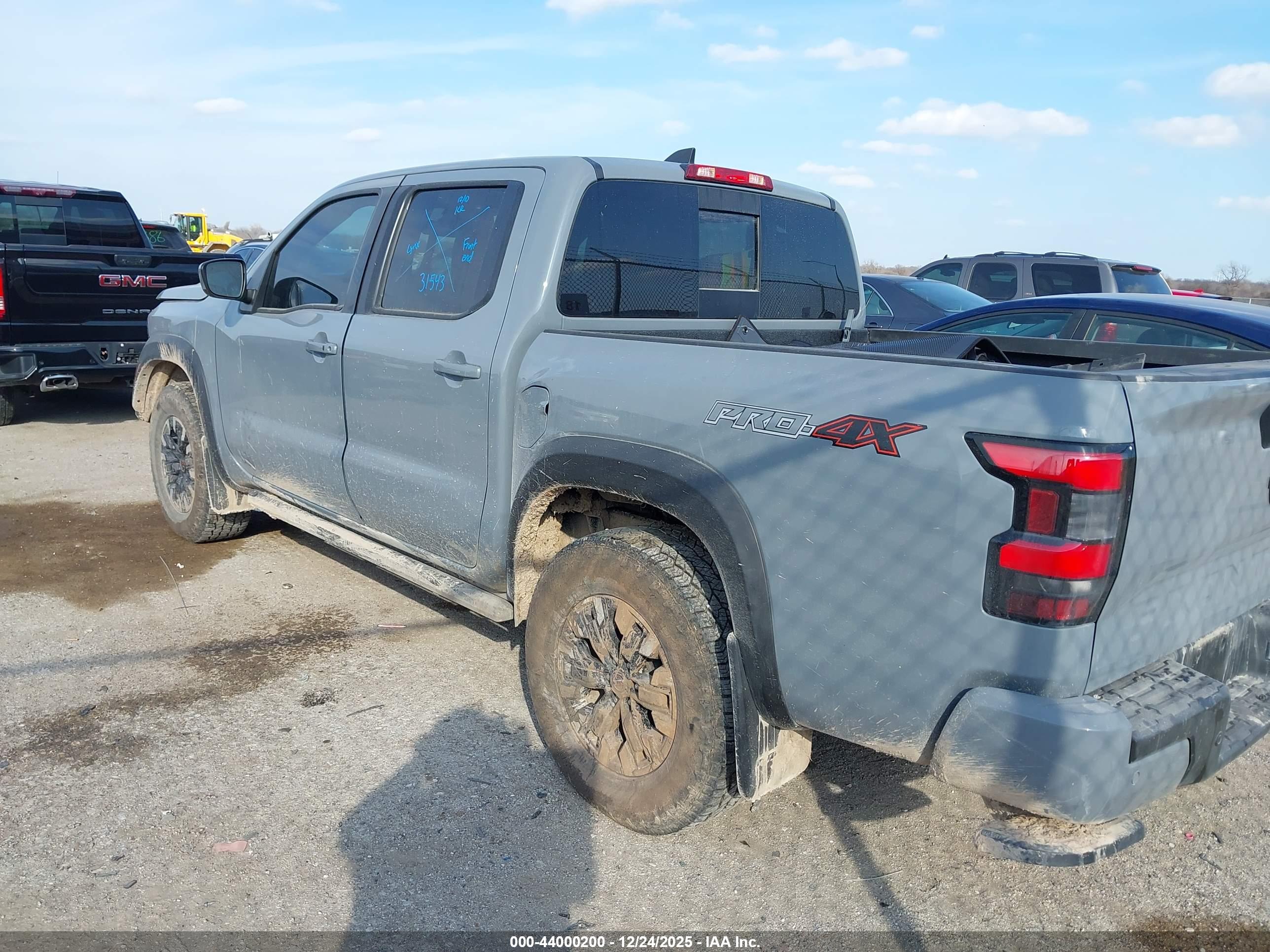 NISSAN FRONTIER image 3